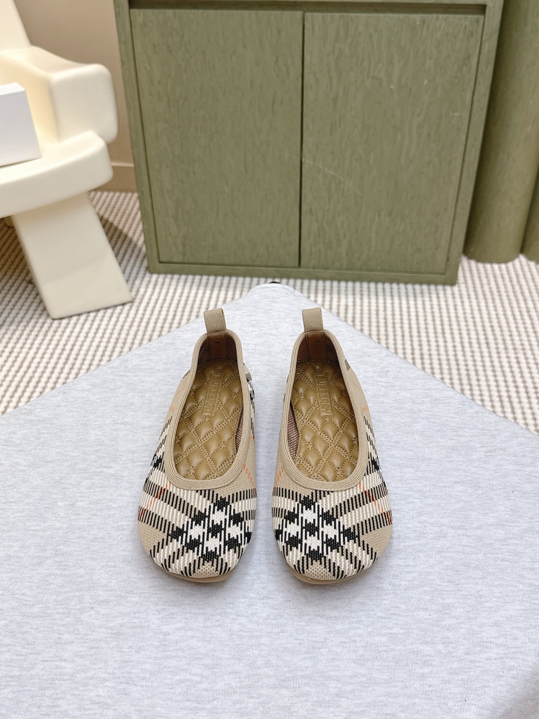 버버리 신상 플랫 슈즈