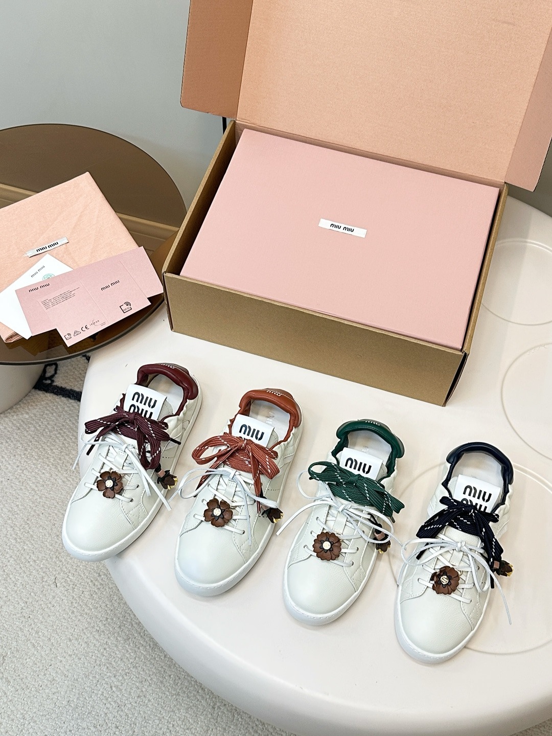 미우미우 25K 신상 스트랩 통굽 스니커즈