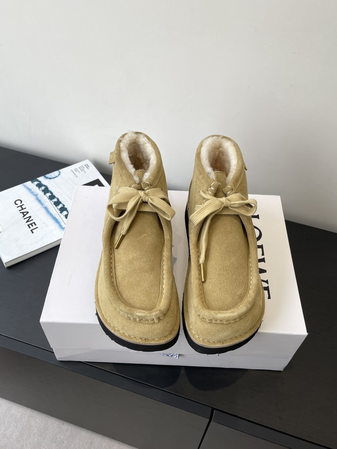 로에베 25ss 신상 빈티지 스니커즈 앵클부츠