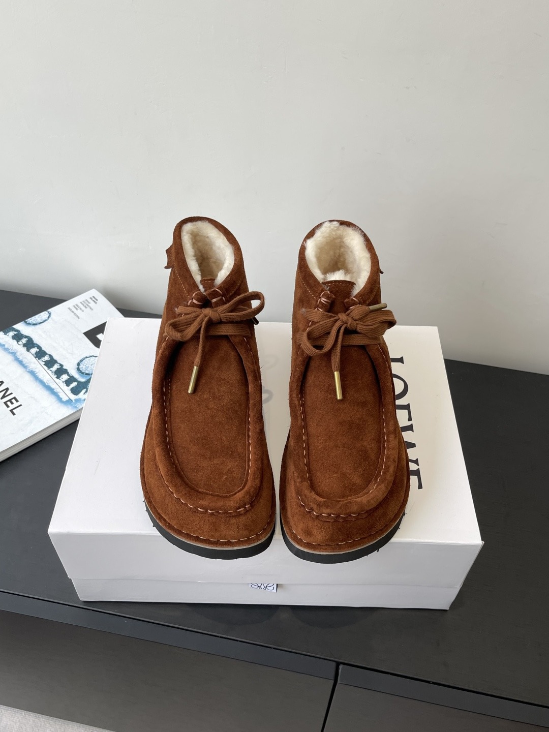 로에베 25ss 신상 빈티지 스니커즈 앵클부츠