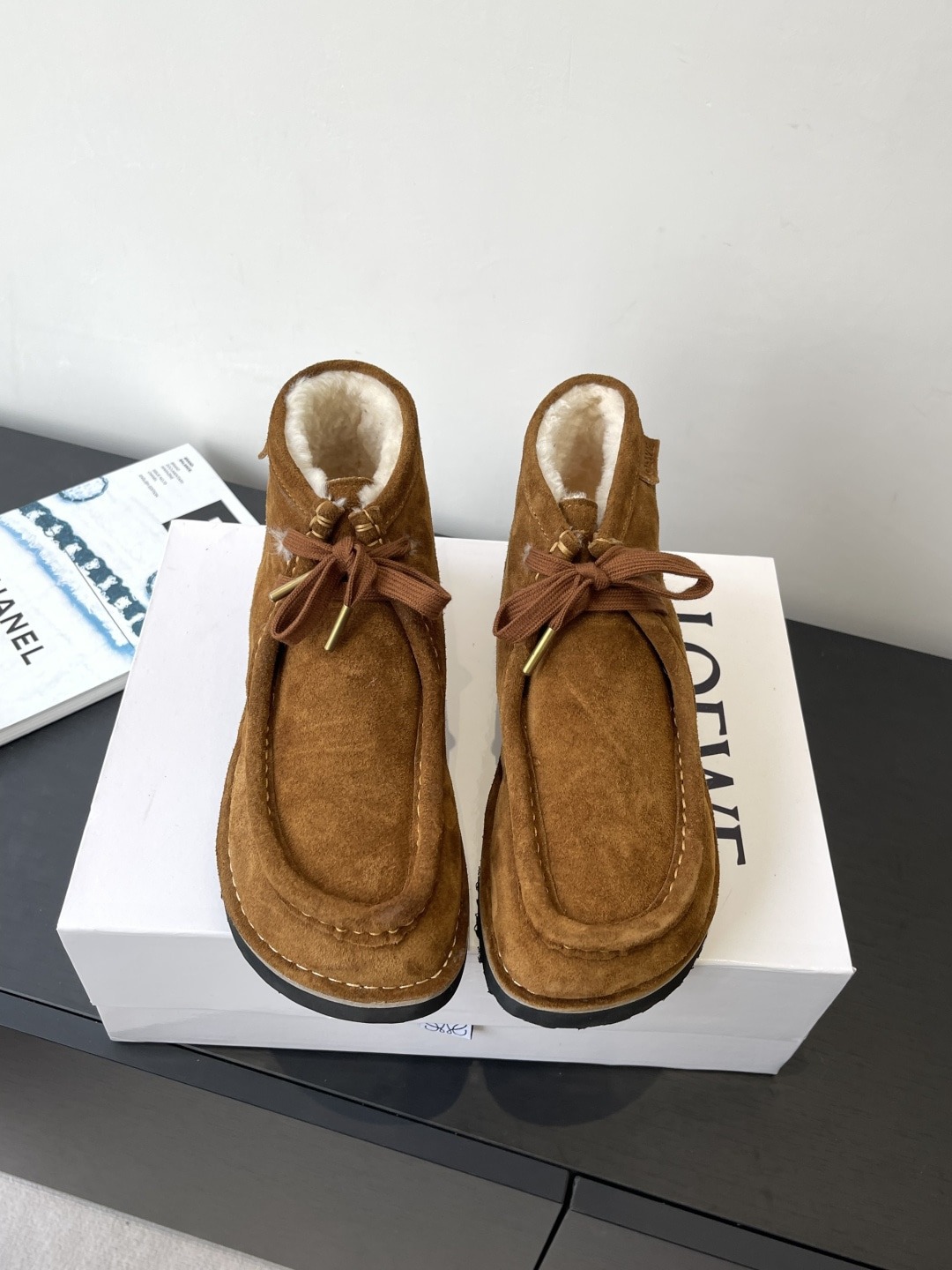 로에베 25ss 신상 빈티지 스니커즈 앵클부츠