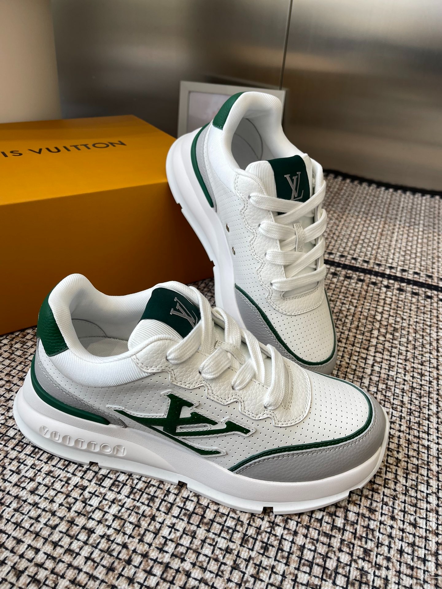 루이비통 뉴 클래식 스니커즈