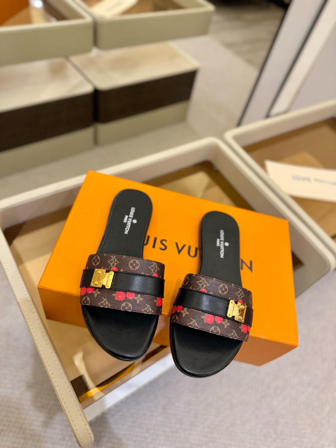루이비통 클래식 플랫 슬리퍼