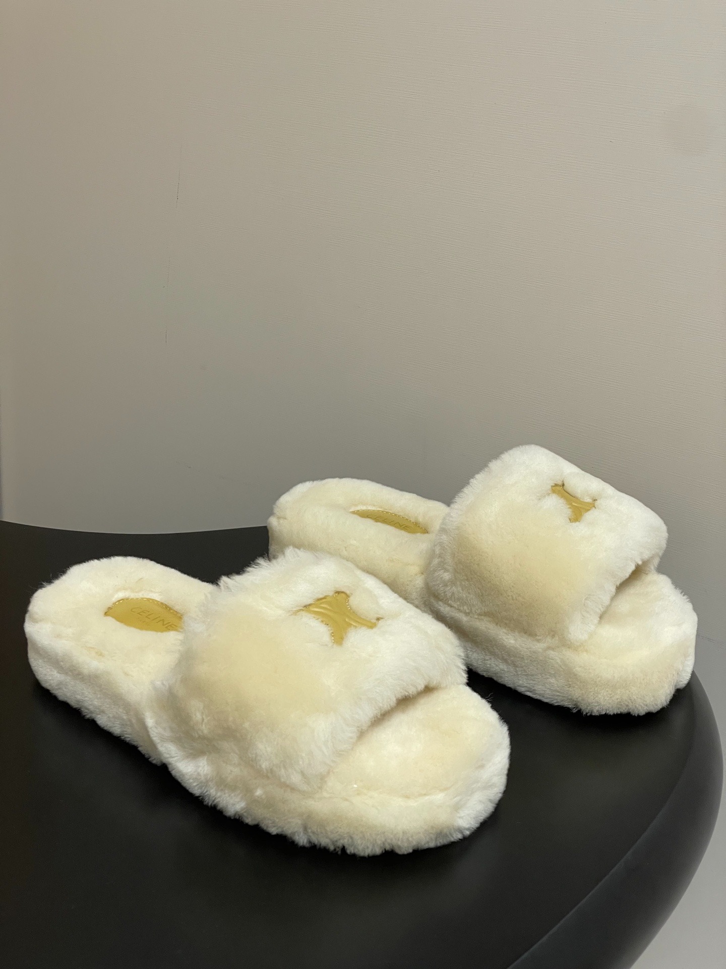 셀린느 25Fw 신상 울 반슬리퍼