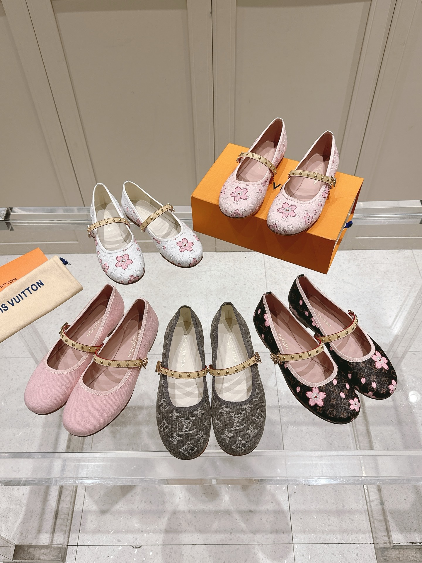 루이비통 신상 무*카미 타카시 콜라보 메리제인 플랫