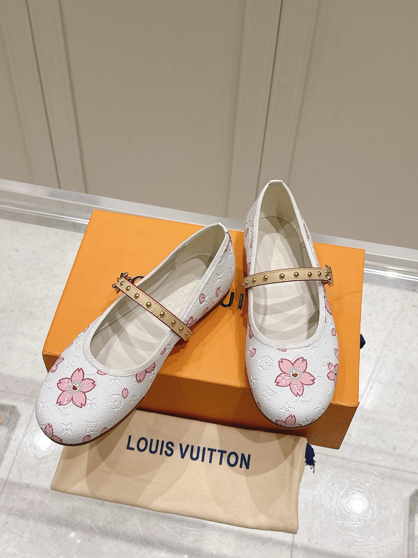 루이비통 신상 무*카미 타카시 콜라보 메리제인 플랫