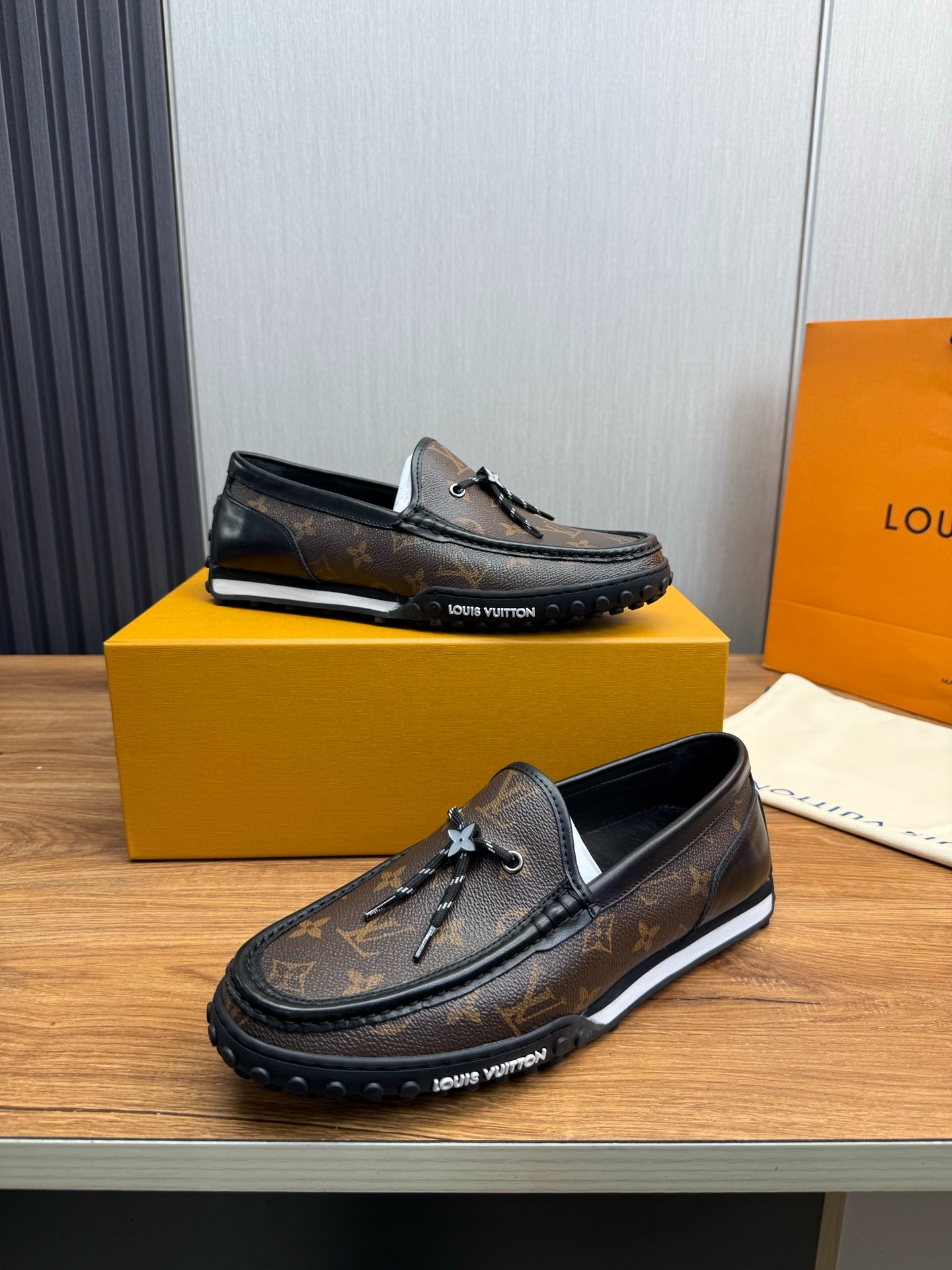 루이비통 남성 비즈니스 캐주얼 로퍼