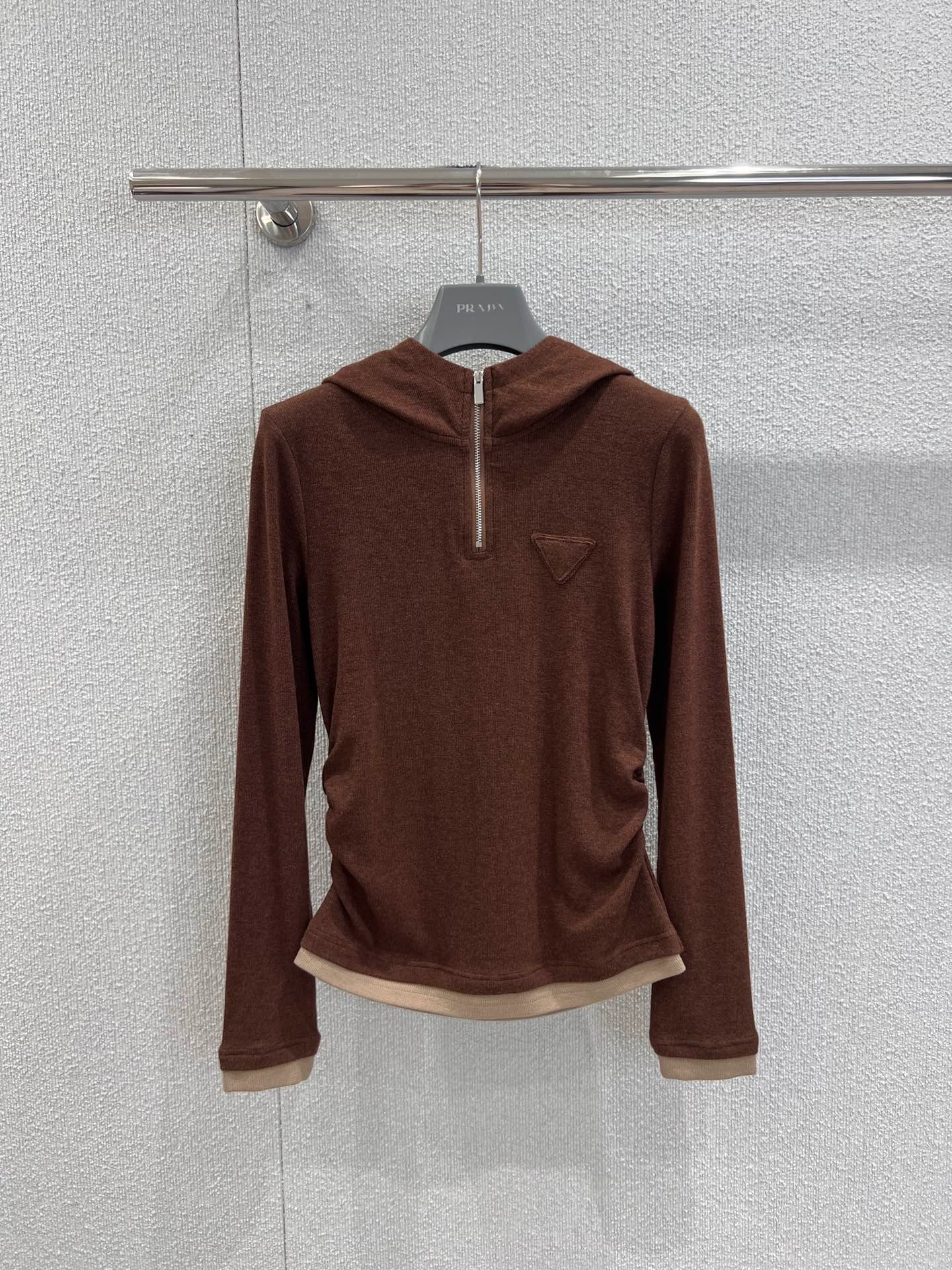 프라다 25Fw 신상 삼각 로고 후드 긴팔티