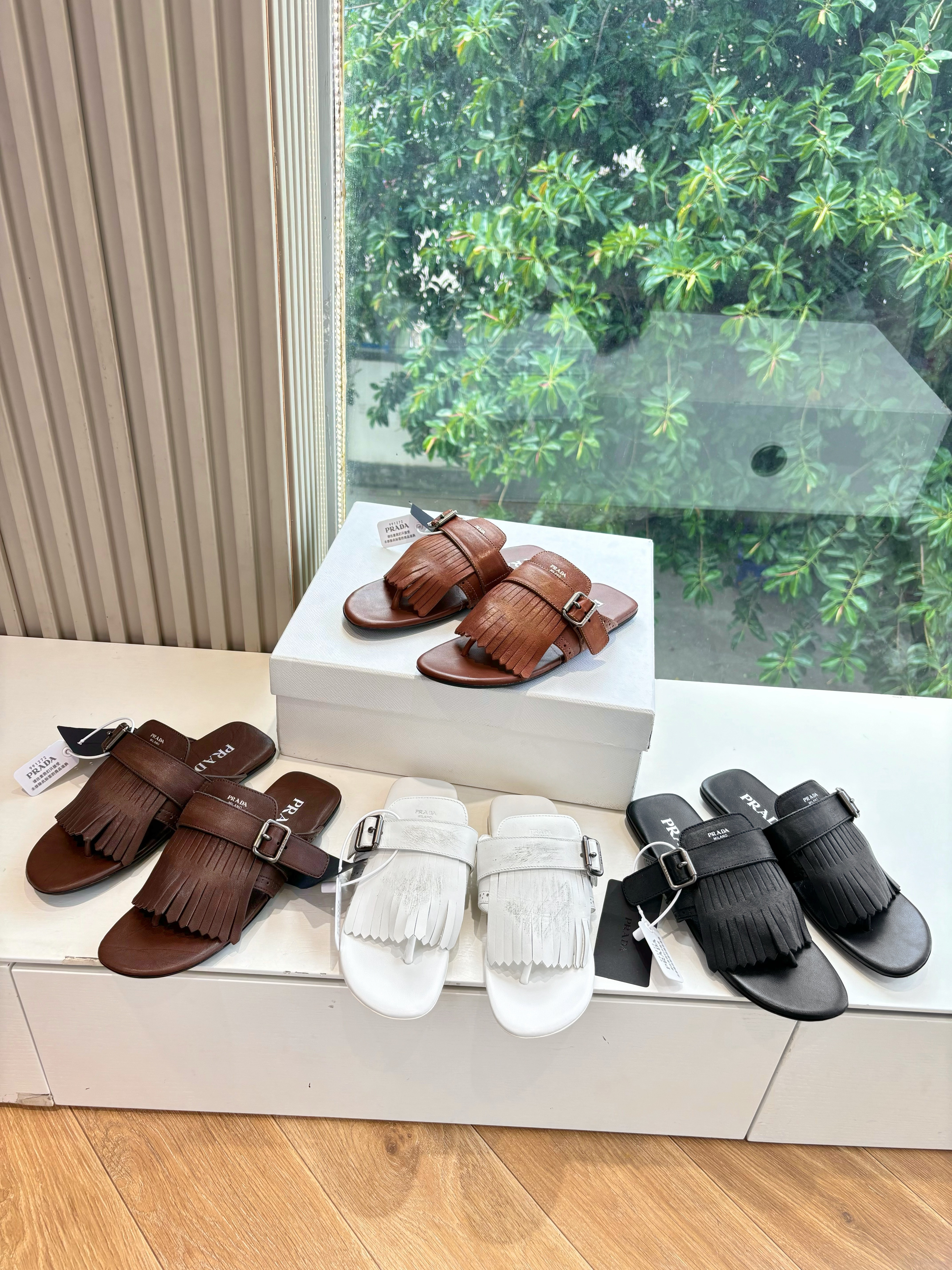 프라다 25ss 빈티지 태슬 세미슬리퍼