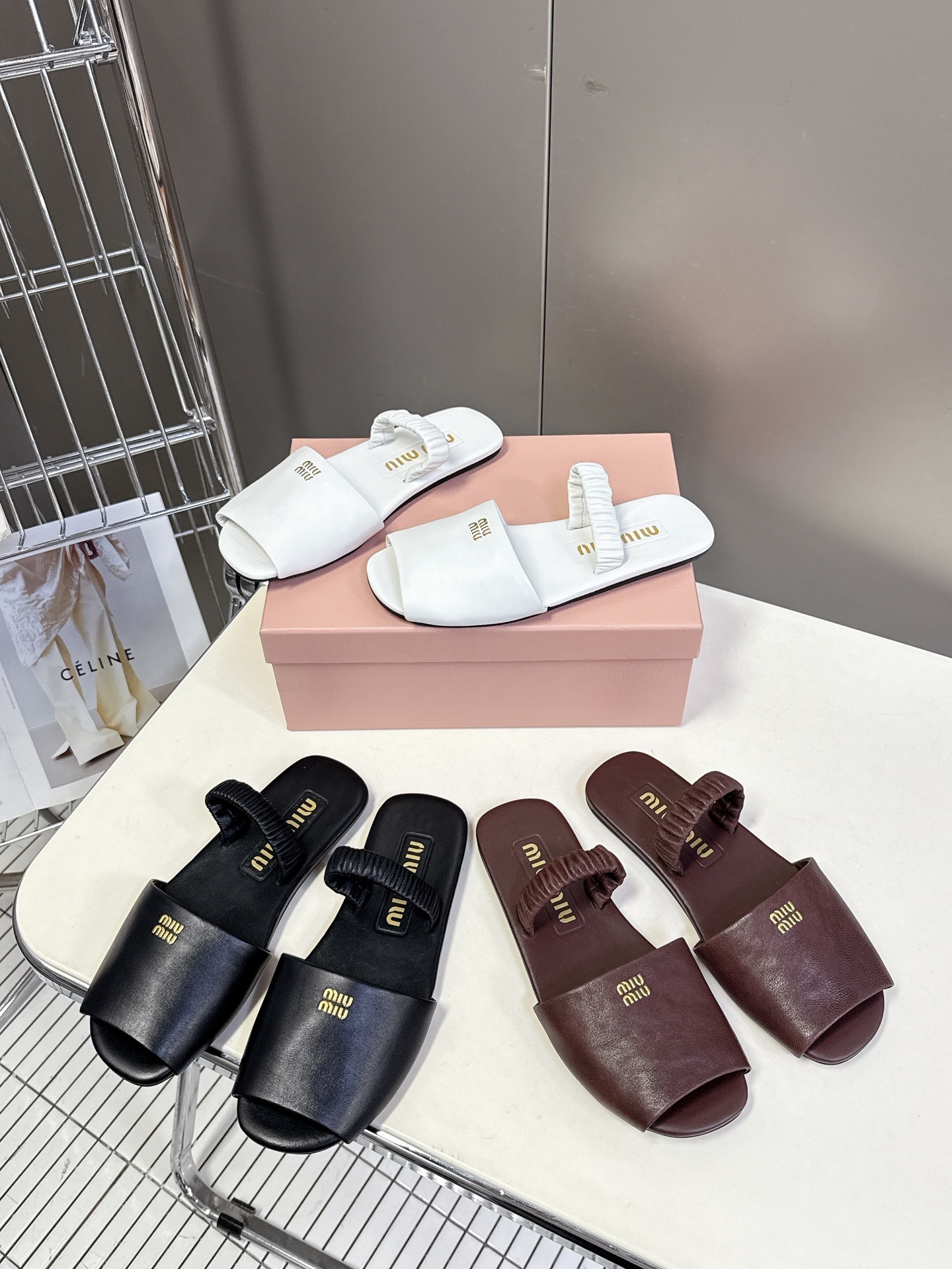 미우미우 봄여름 최신 슬리퍼