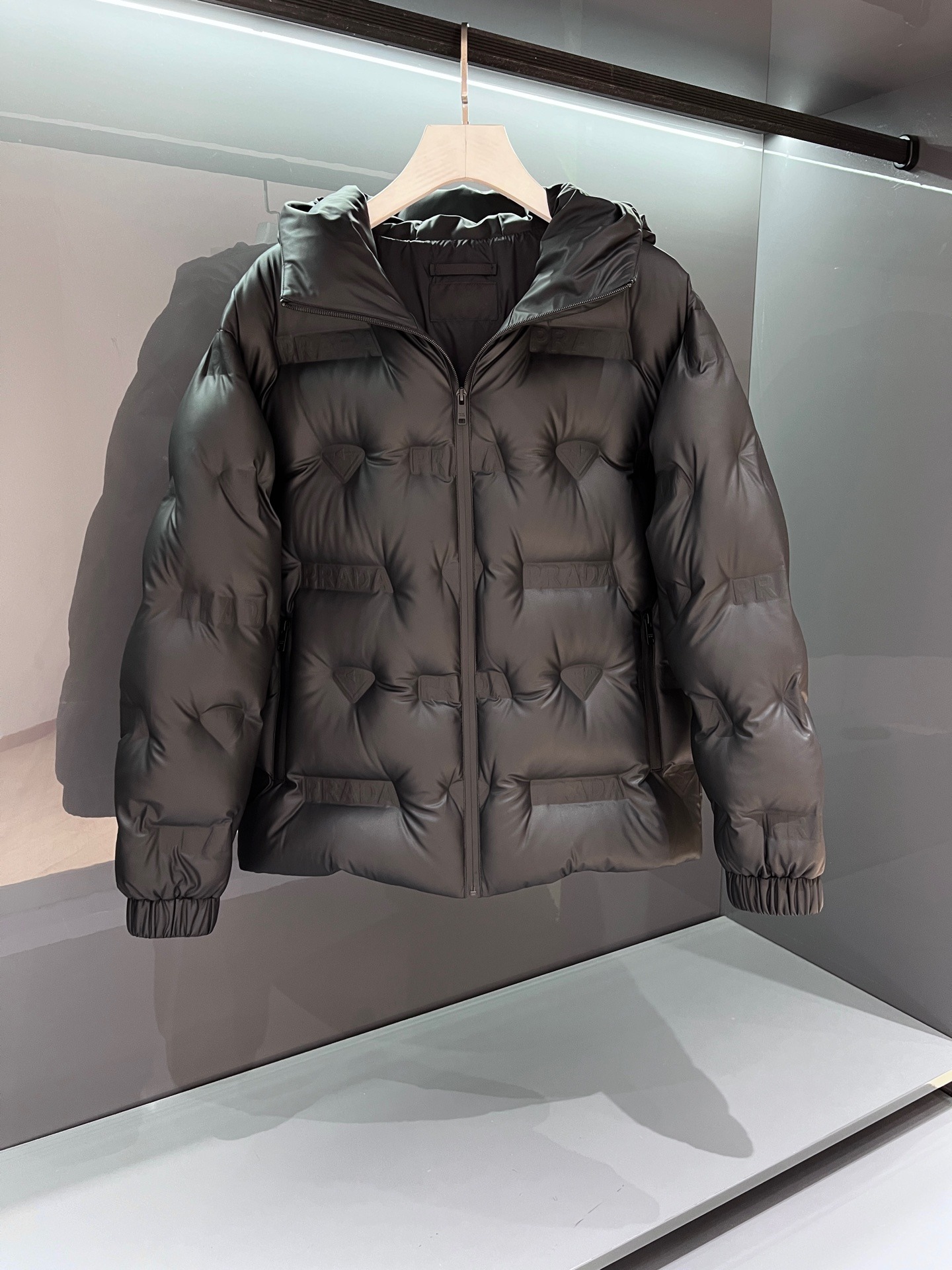 프라다 남성 패션 고무 후드 패딩 점퍼