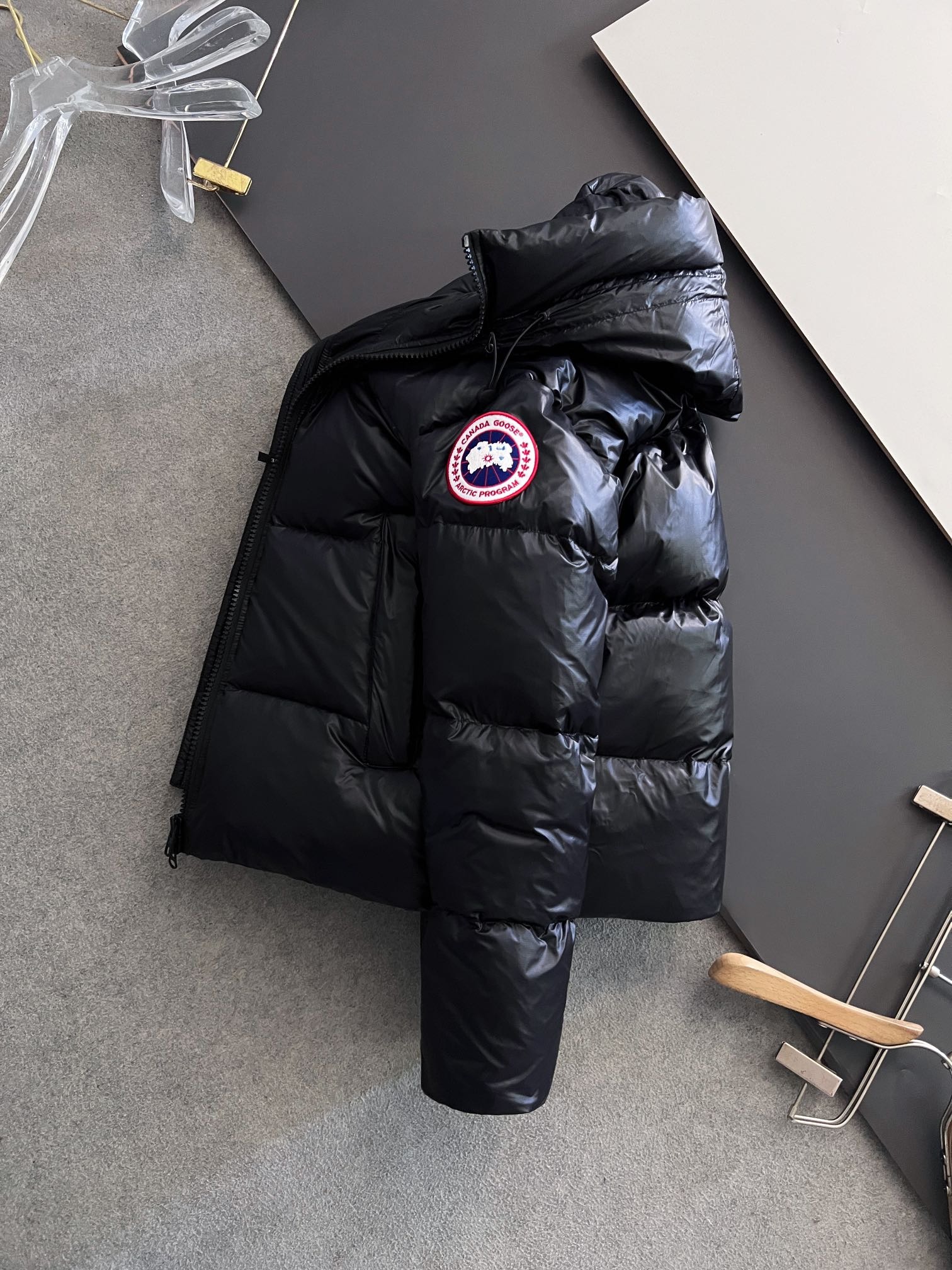 캐나다구스 신상FW 와펜 지퍼형 다운 패딩