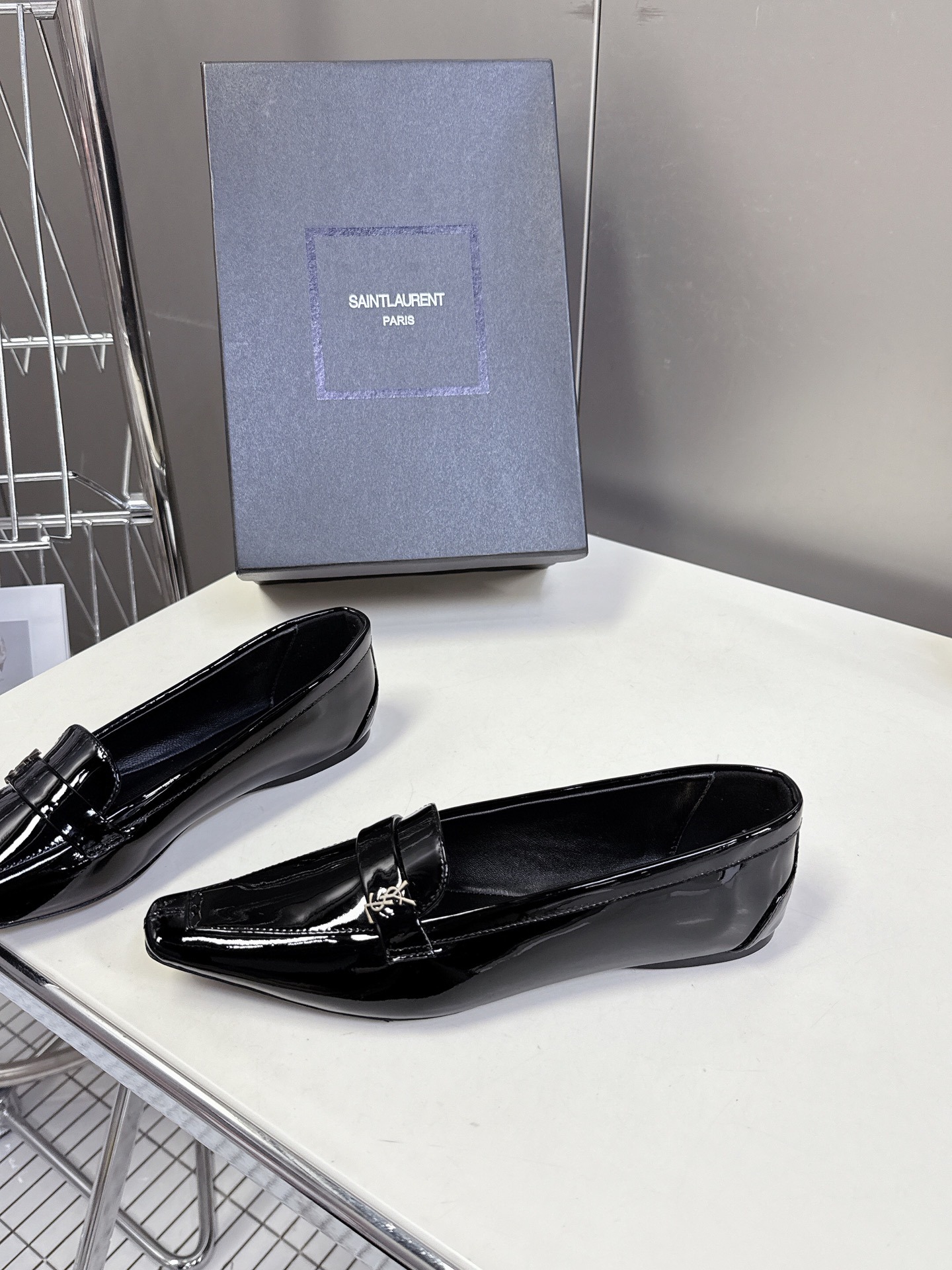 입생로랑 클래식한 슈즈 단화