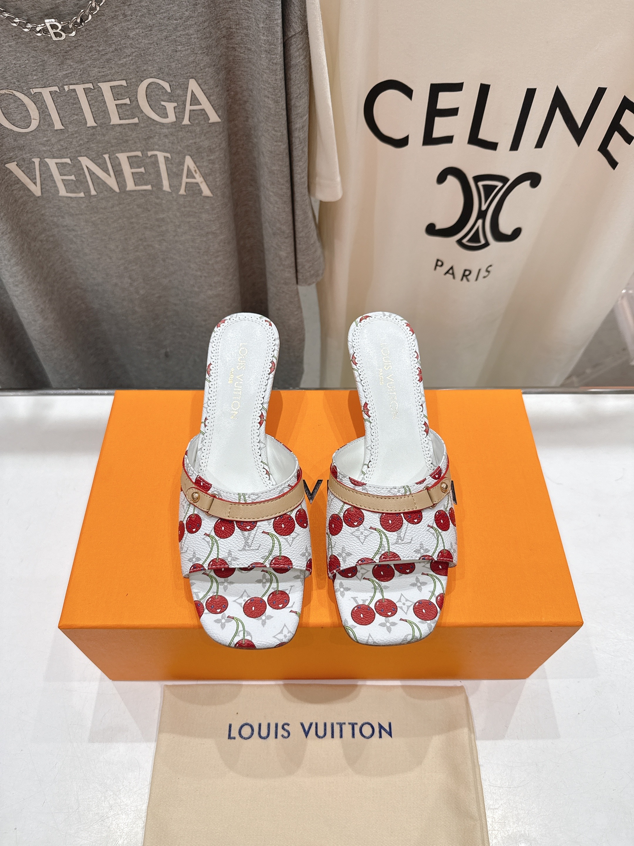 루이비통 봄여름 신상 플랫 슬리퍼