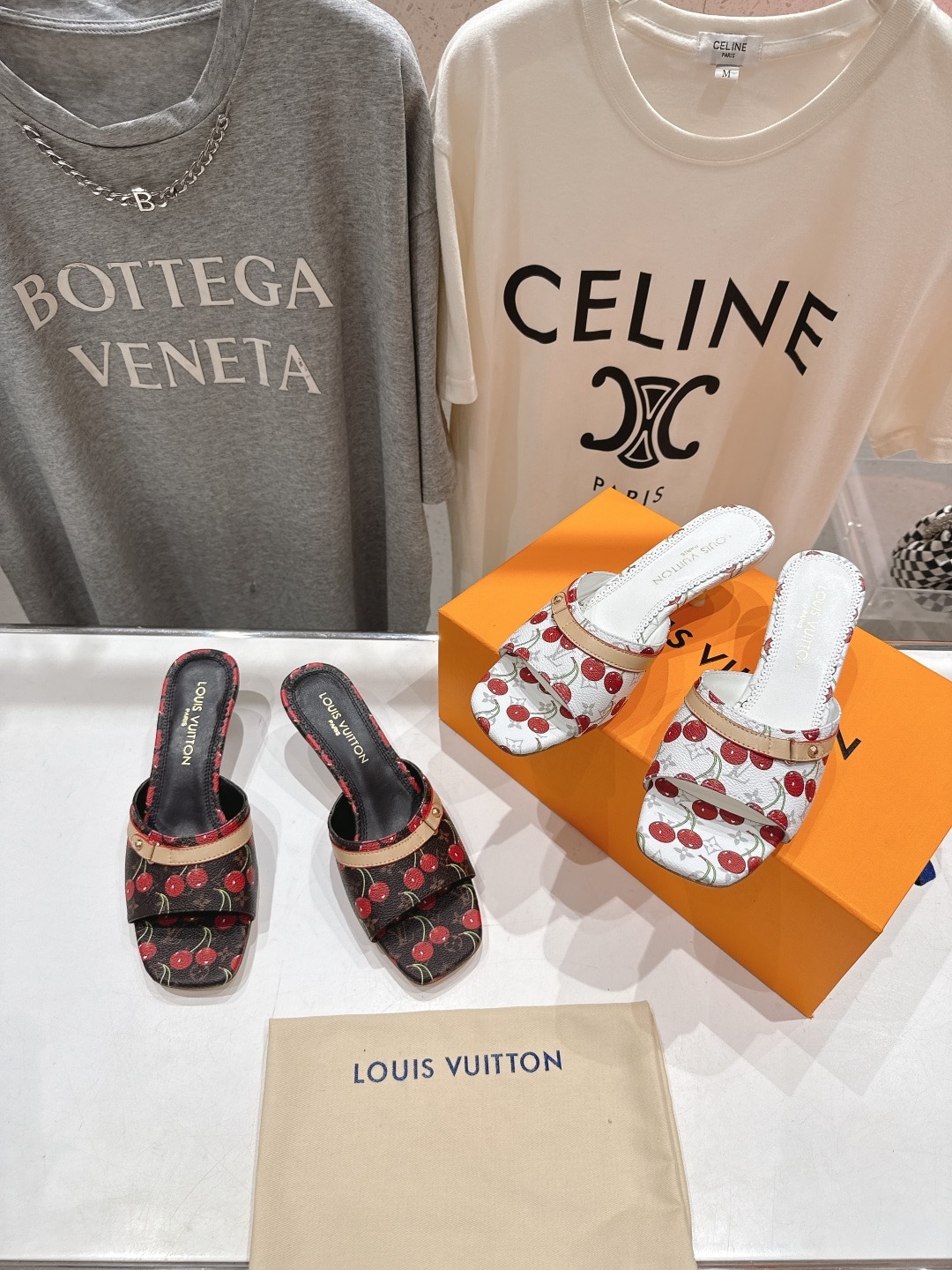 루이비통 봄여름 신상 플랫 슬리퍼