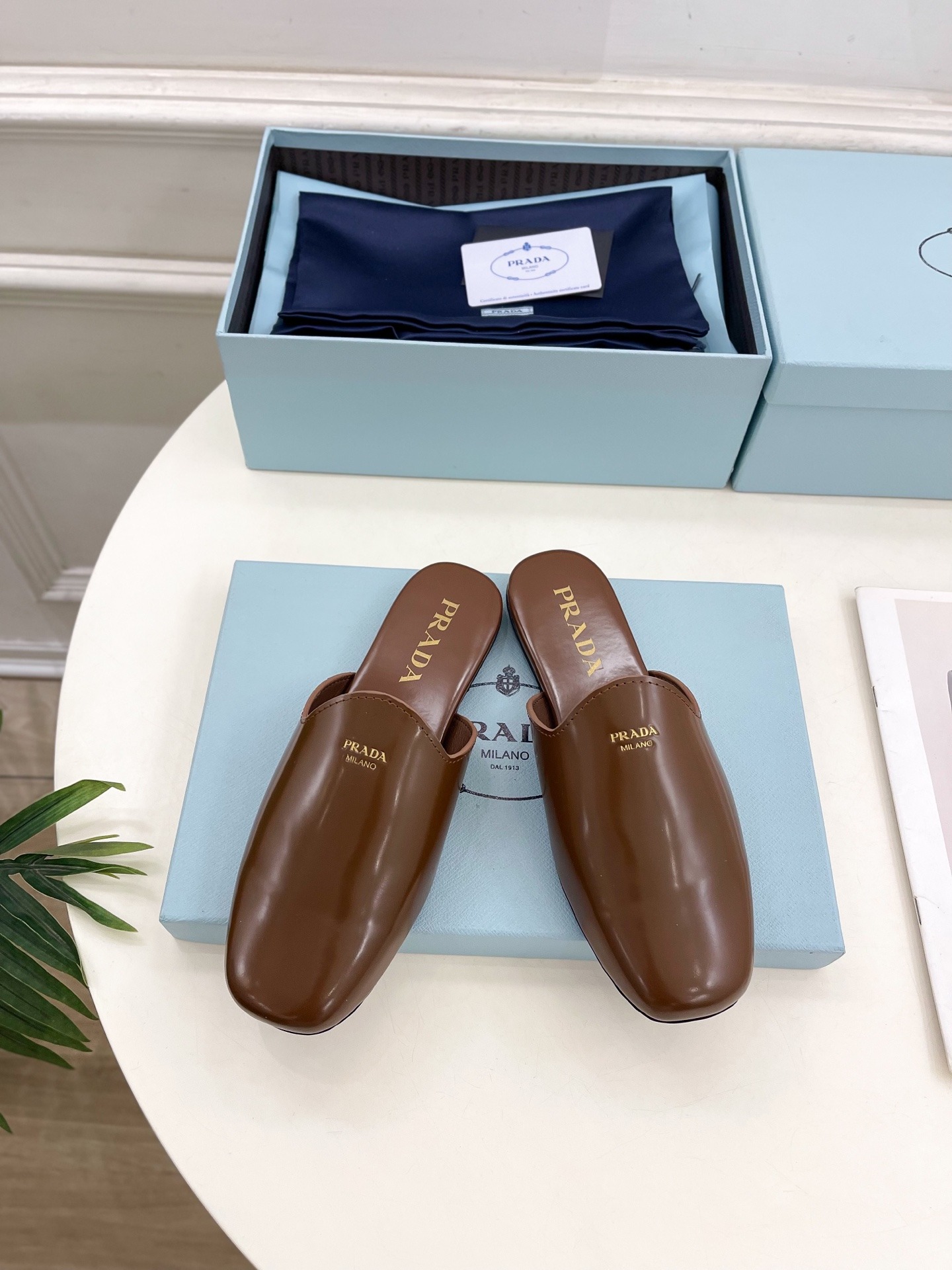 프라다 25 봄여름 빈티지 세미슬립온