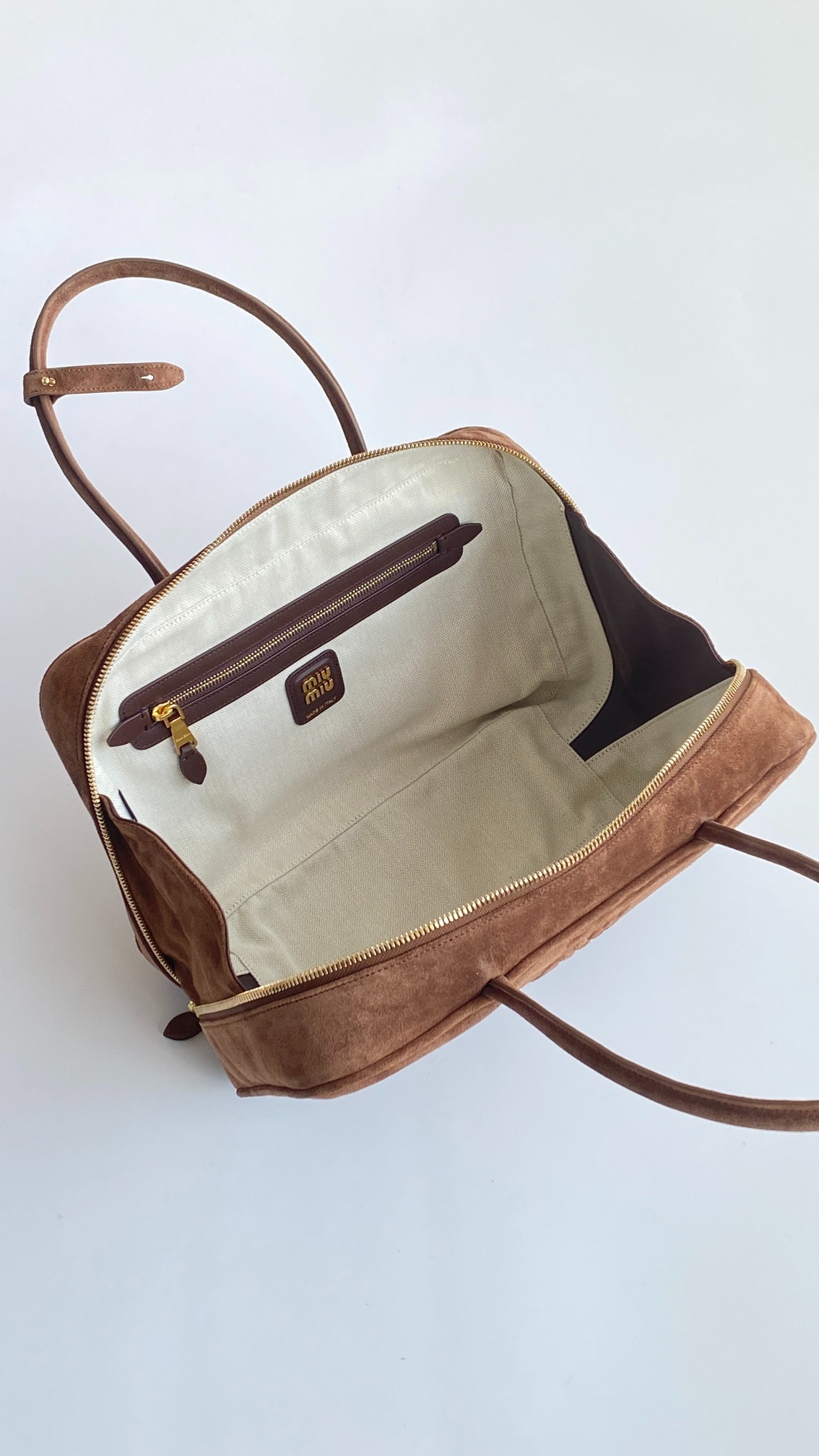 미우미우 스웨이드 볼링 백