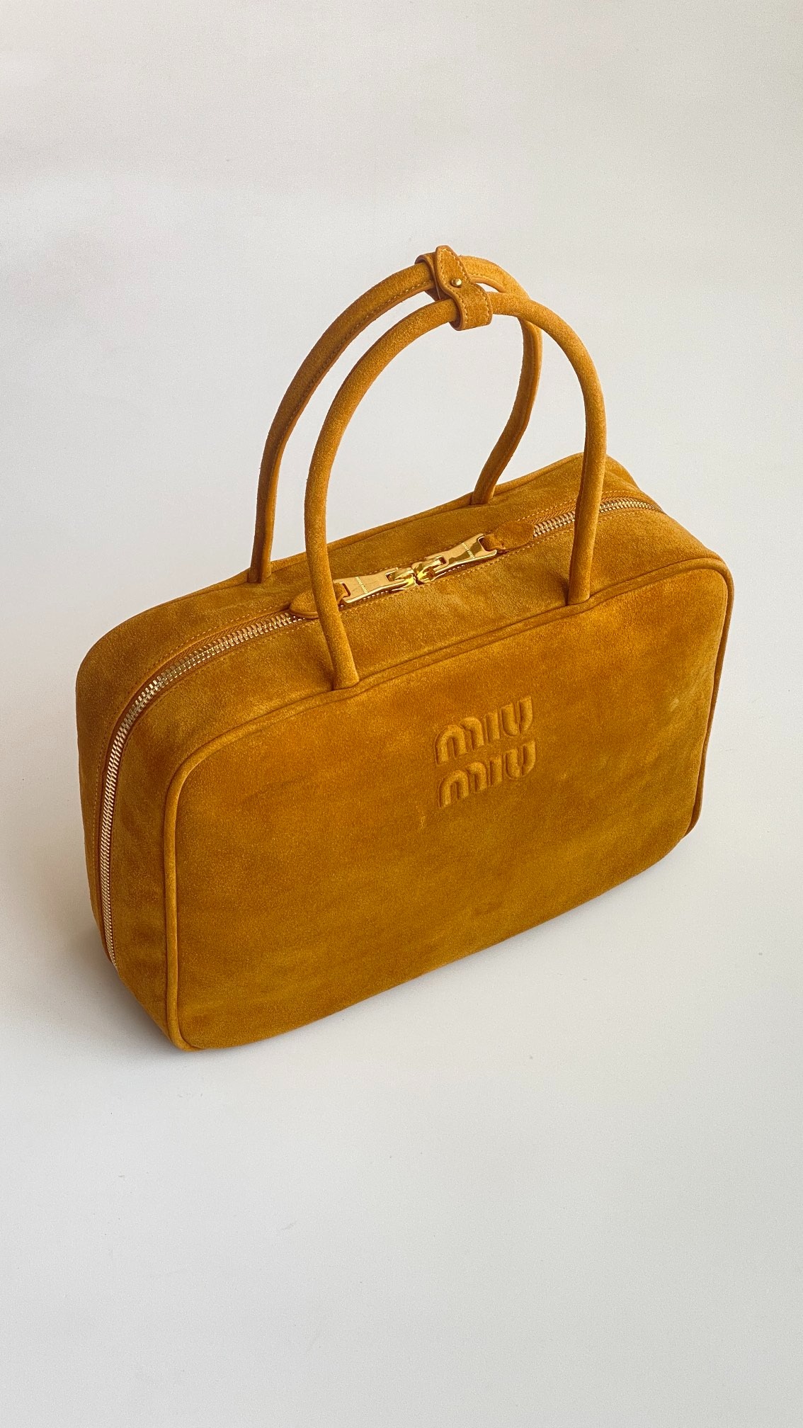 미우미우 스웨이드 볼링 백