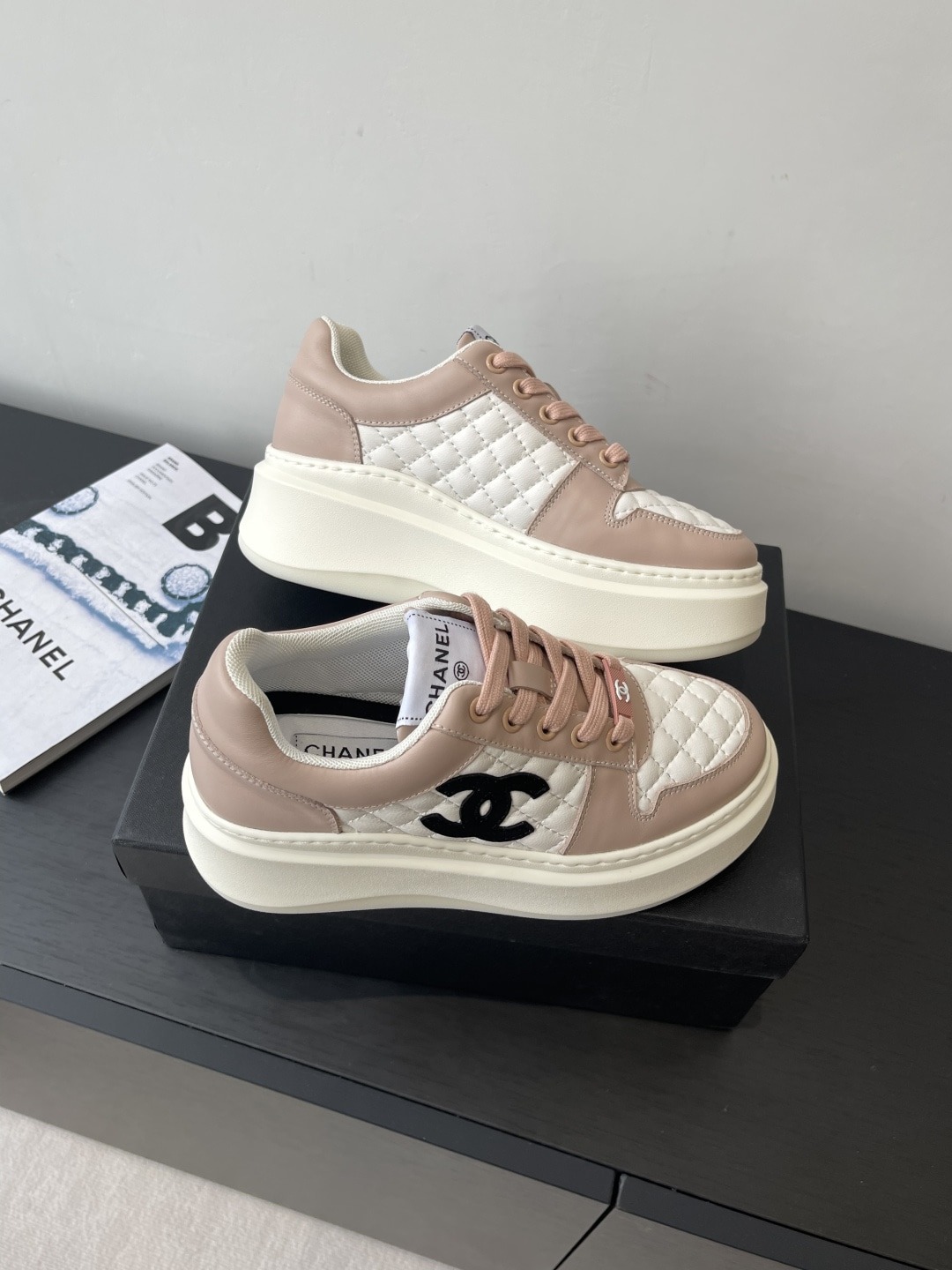샤넬 25ss 봄여름 신상 통굽 스니커즈