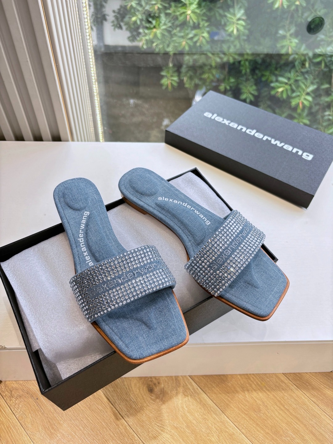 알렉산더왕 25년 신상 슬리퍼