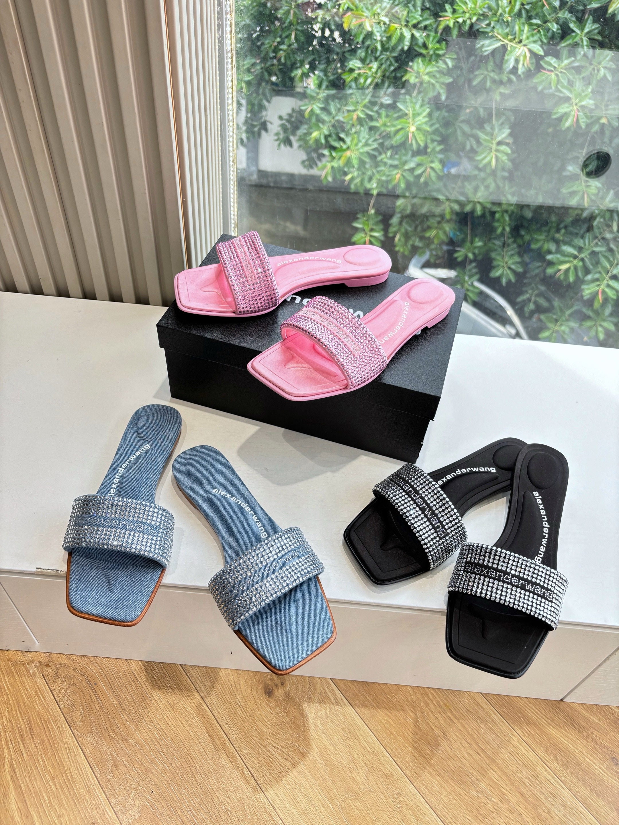 알렉산더왕 25년 신상 슬리퍼