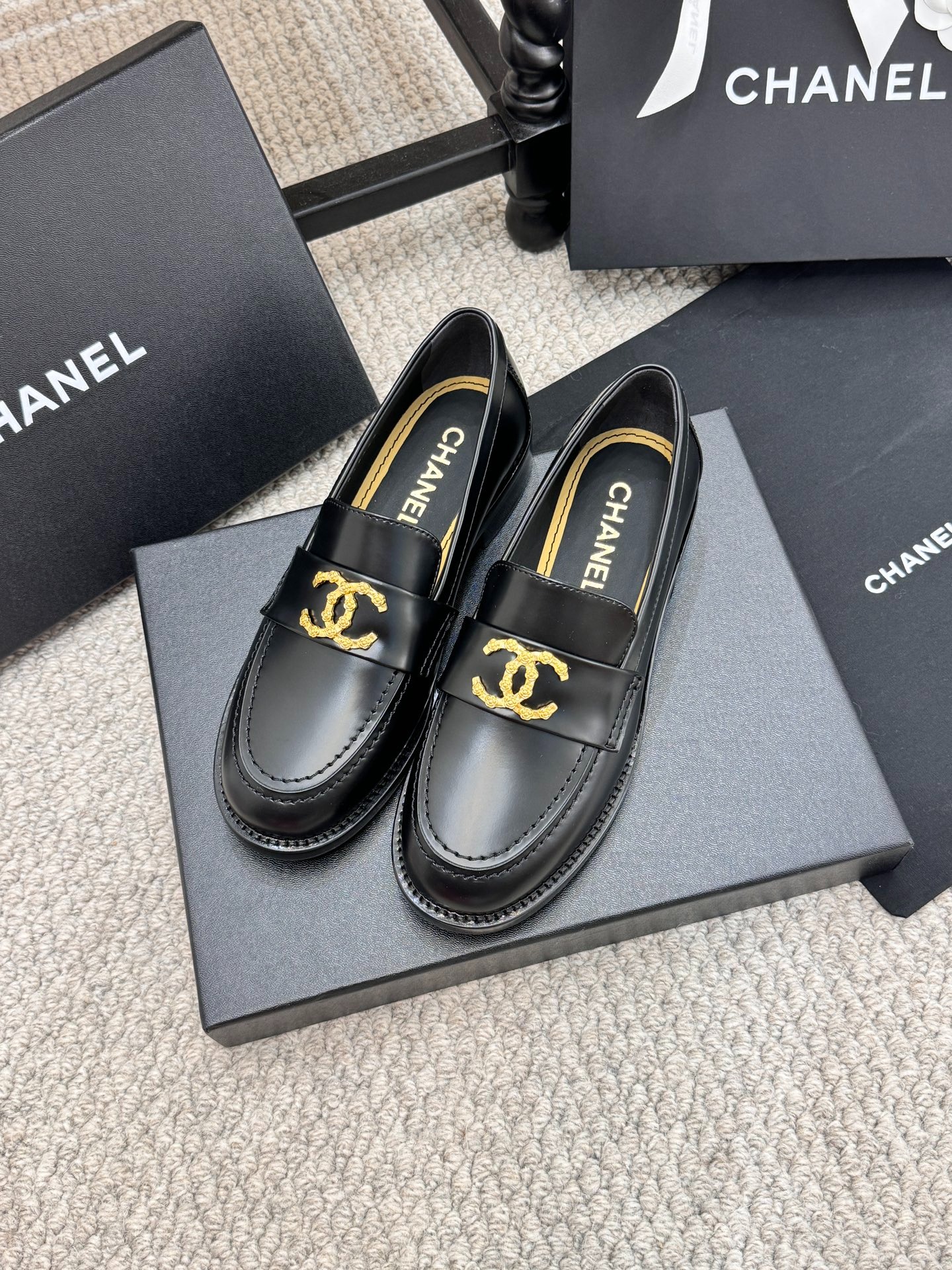 샤넬 클래식 사계절 컬렉션 로퍼