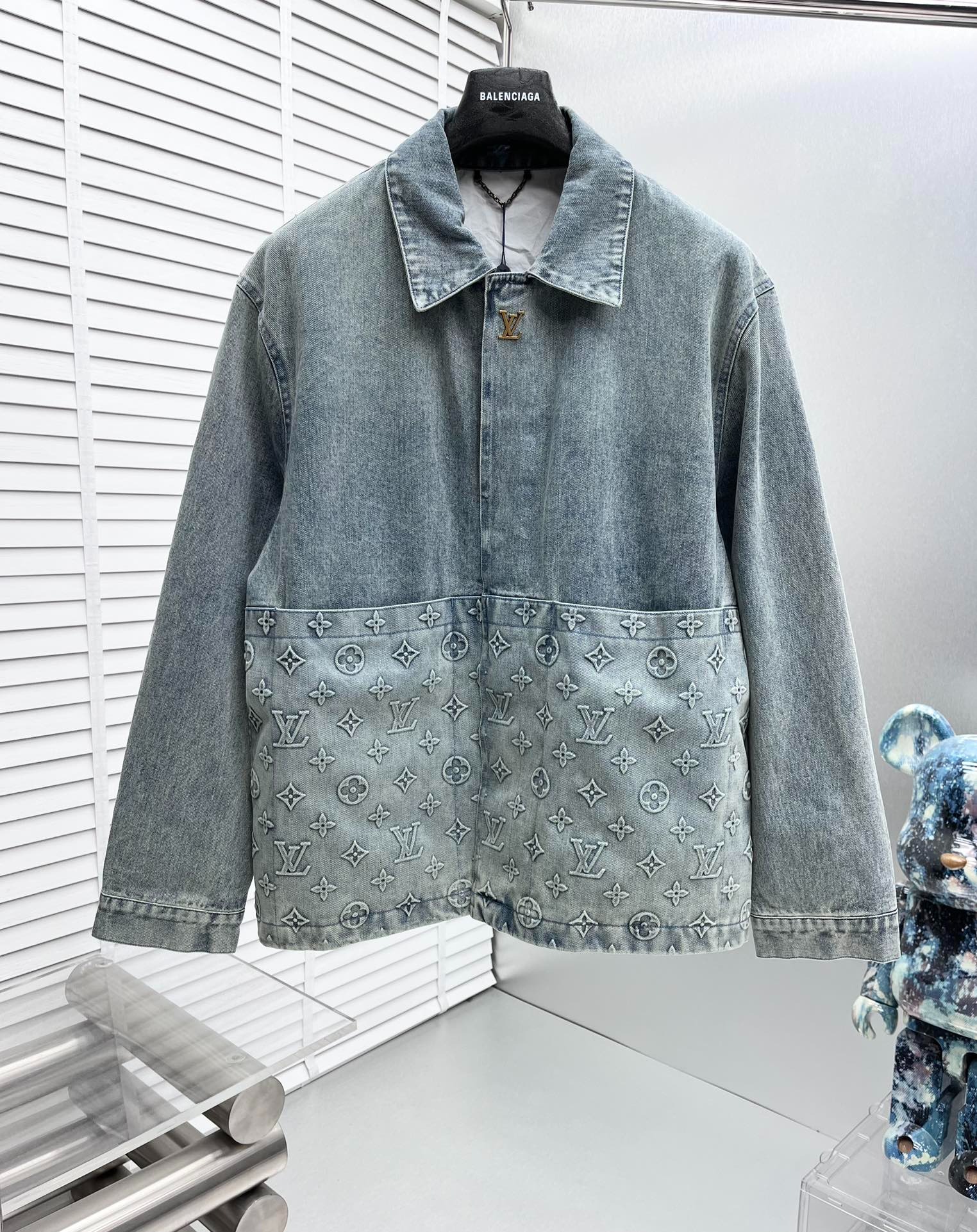 루이비통 25ss 신상 한정판 워싱 데님 재킷