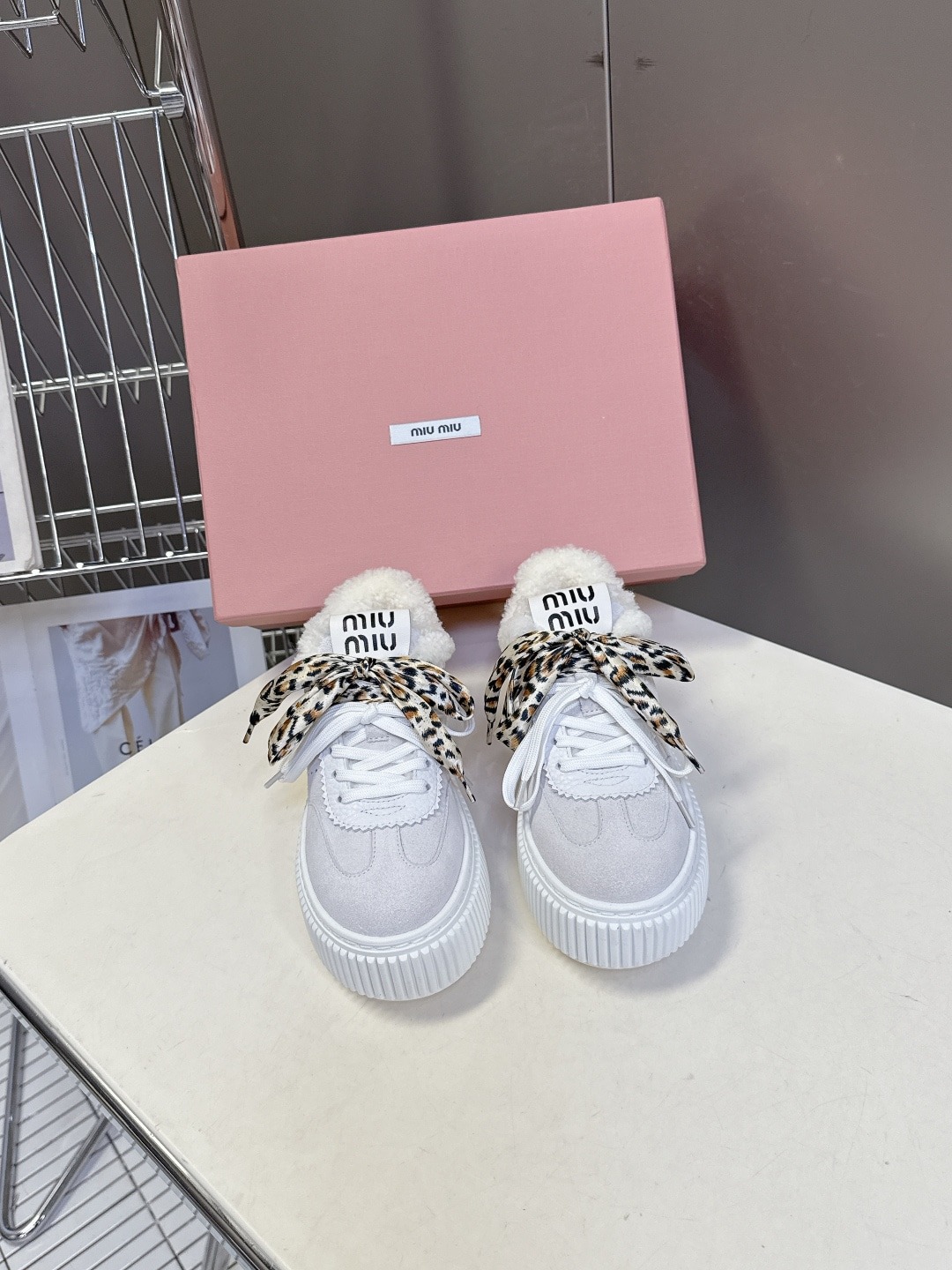 미우미우 신상 통굽 퍼슈즈