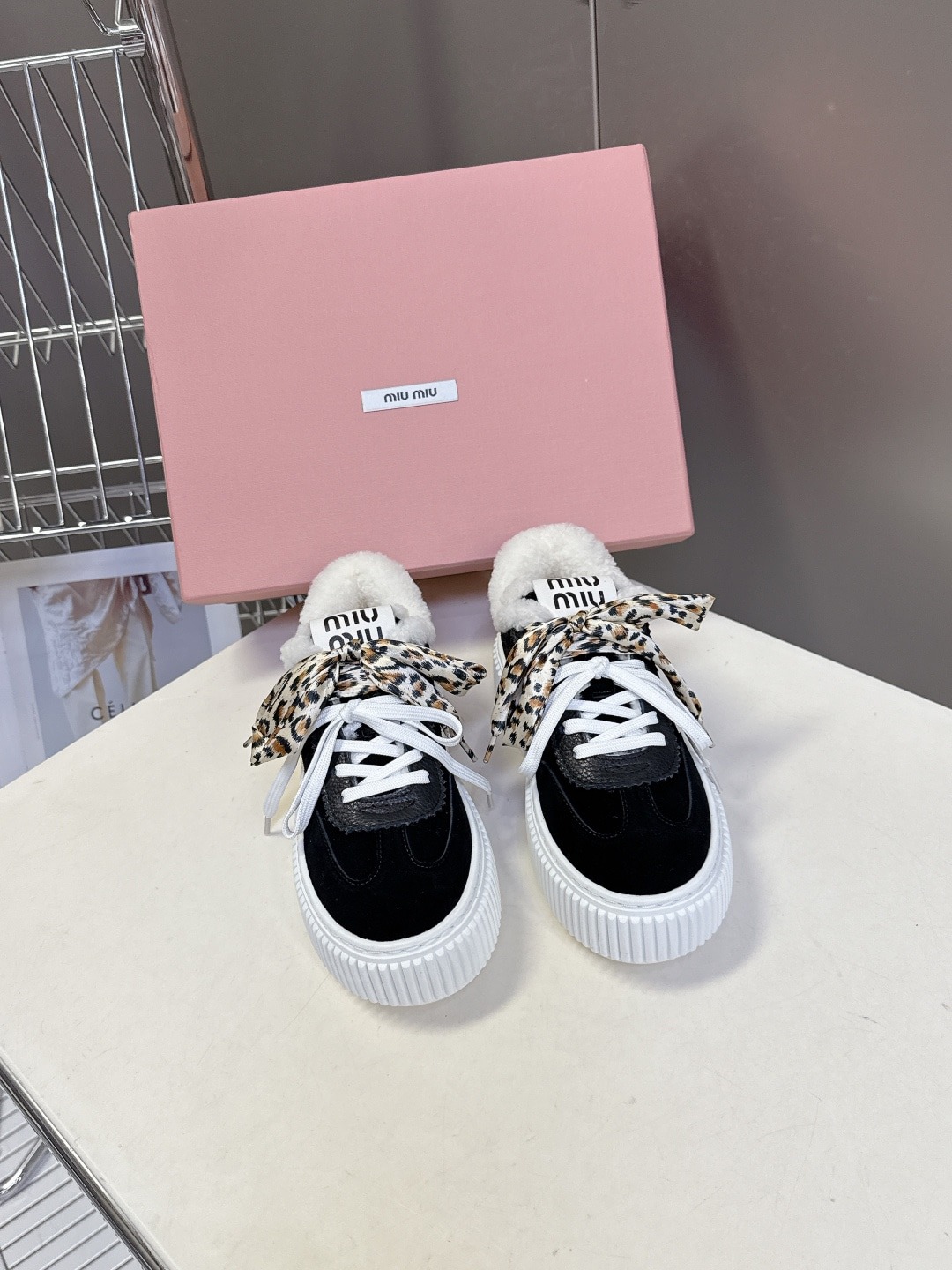 미우미우 신상 통굽 퍼슈즈