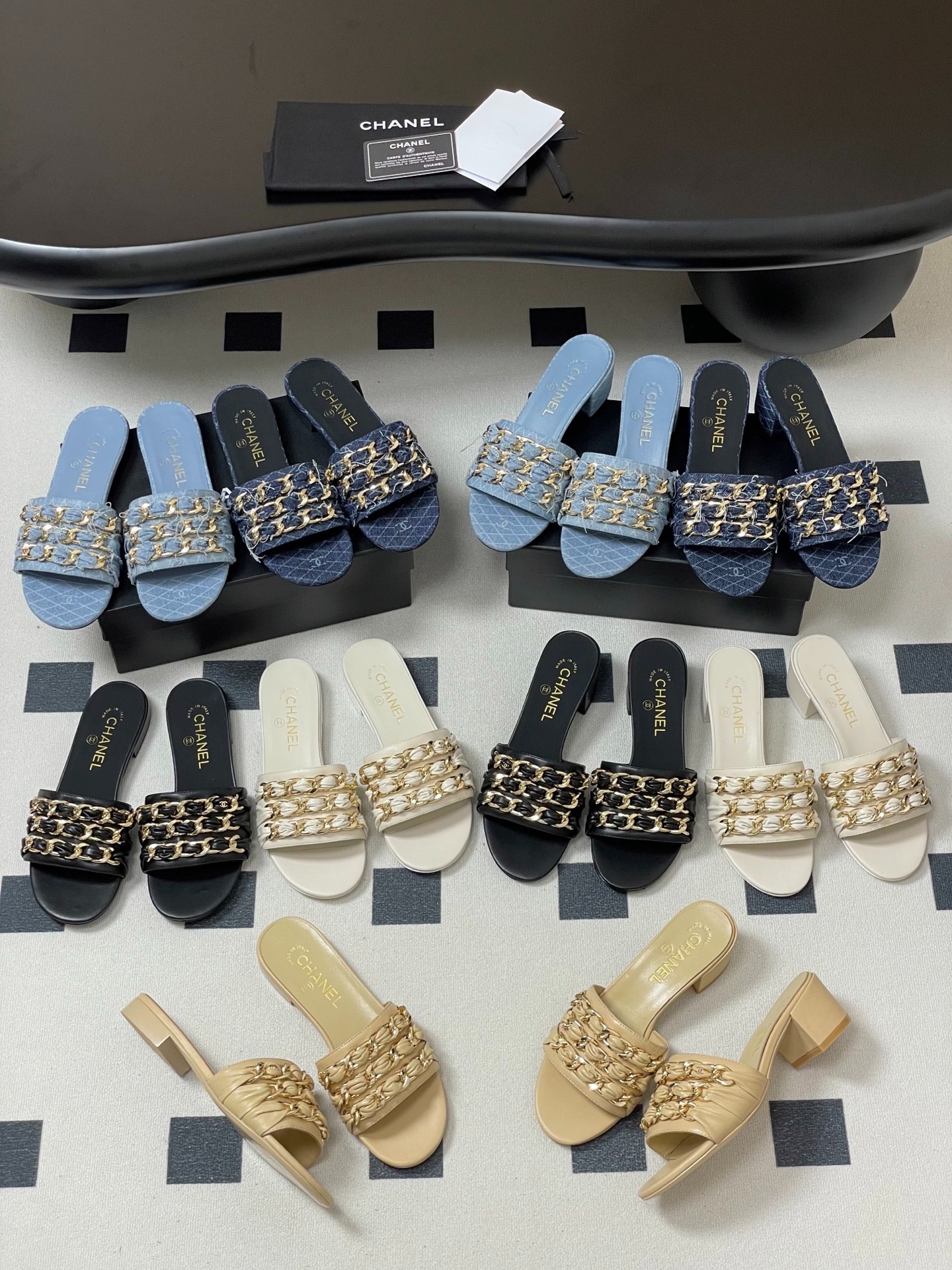 샤넬 25B 빅 체인 플랫 스틸레토 슬리퍼