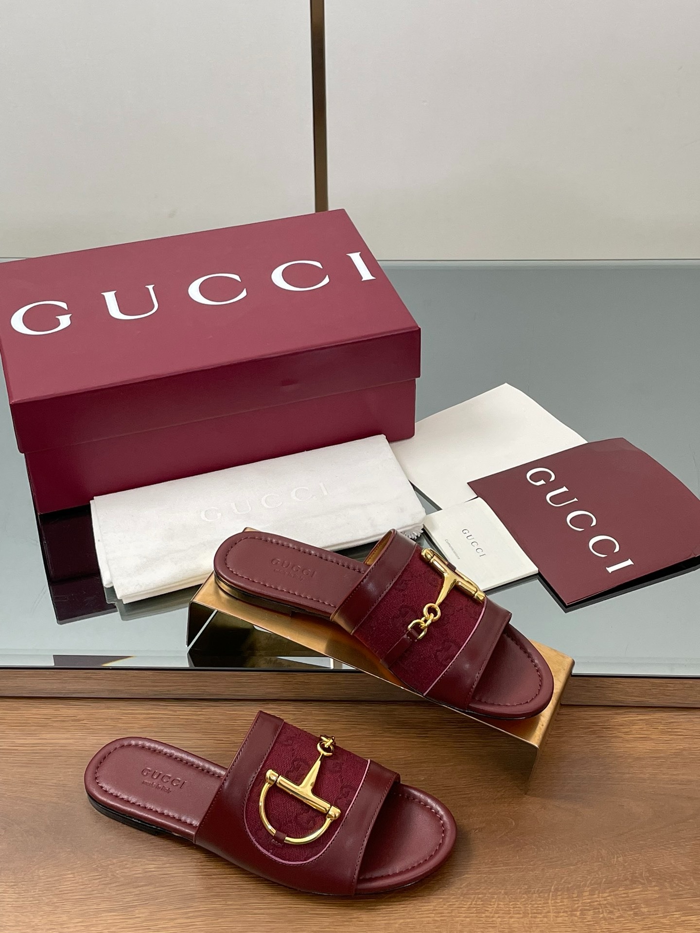 구찌 신상 빅D 하프 홀스빗 오픈토 슬리퍼