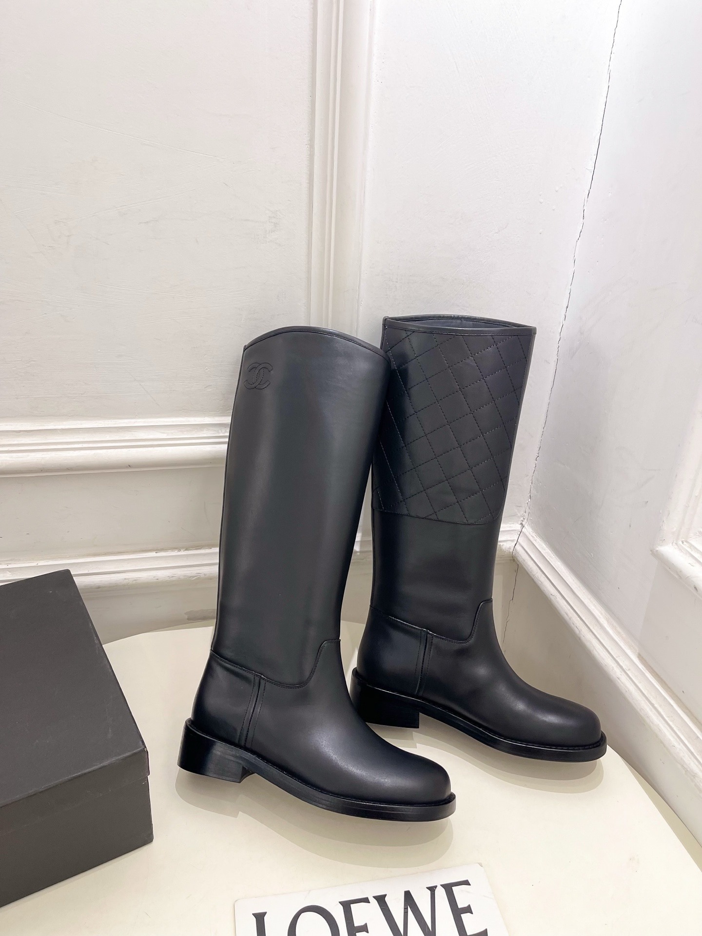 샤넬 25 신상 클래식 퀼팅 라이더 부츠
