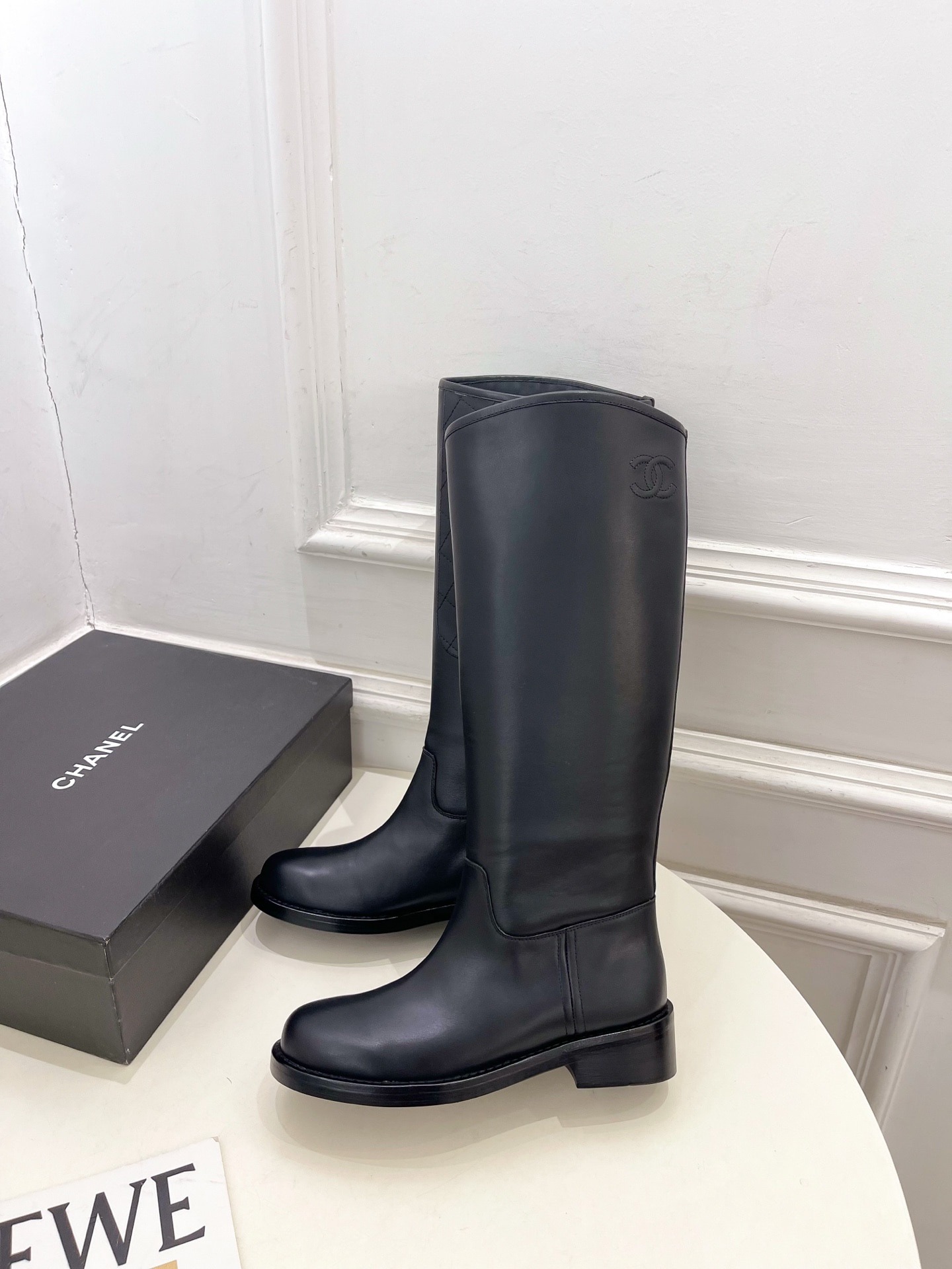 샤넬 25 신상 클래식 퀼팅 라이더 부츠