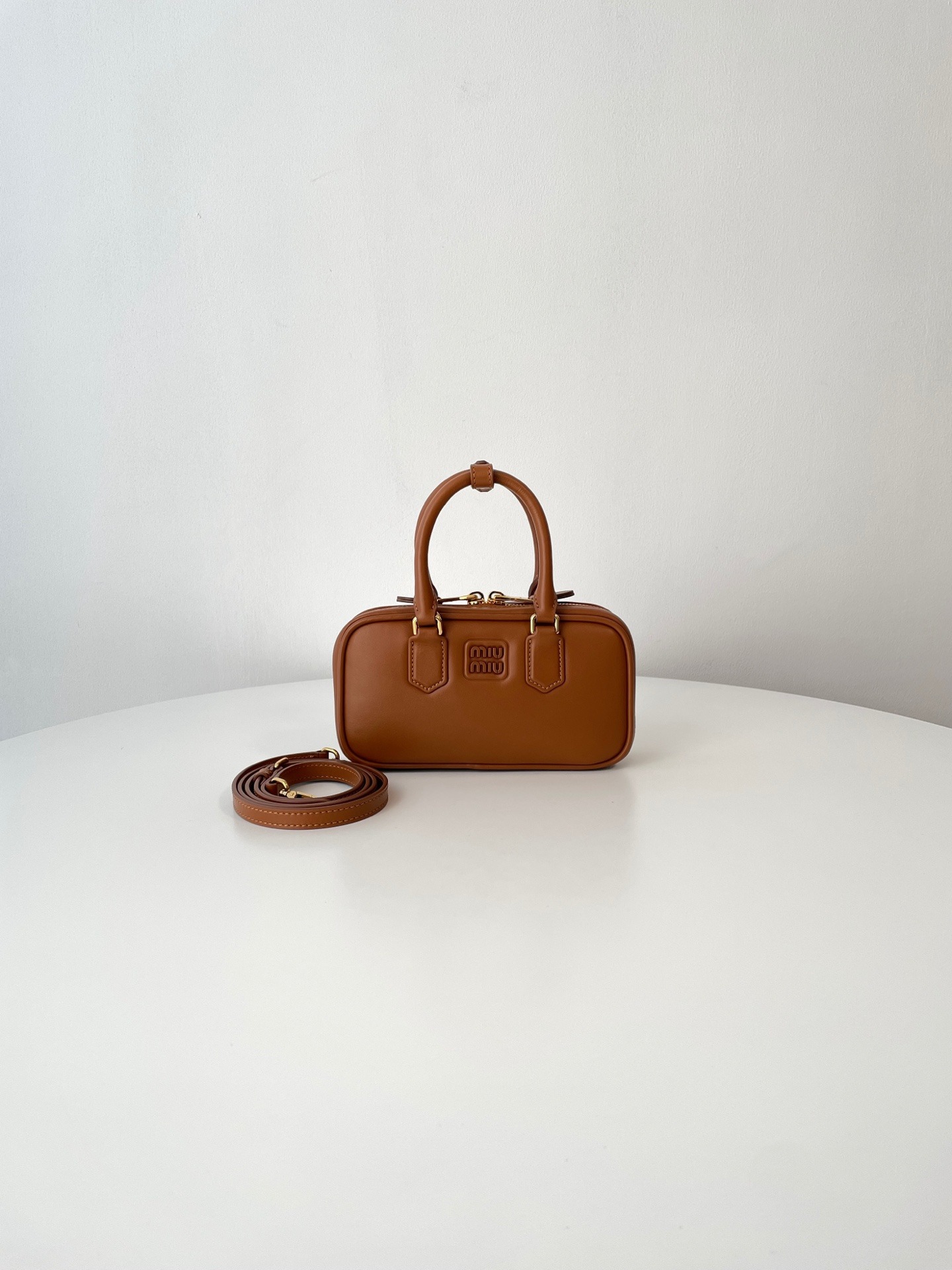 미우미우 아르카디 가죽 백