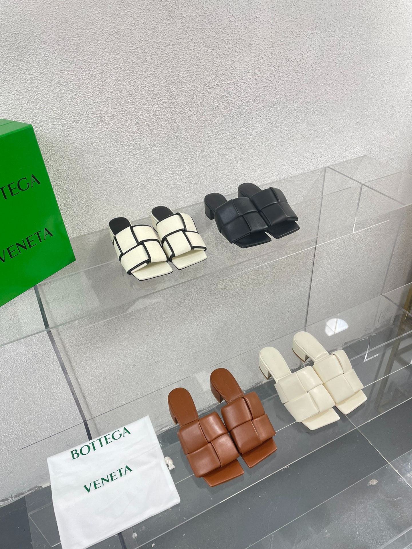 보테가베네타 PATCH 미들 슬리퍼