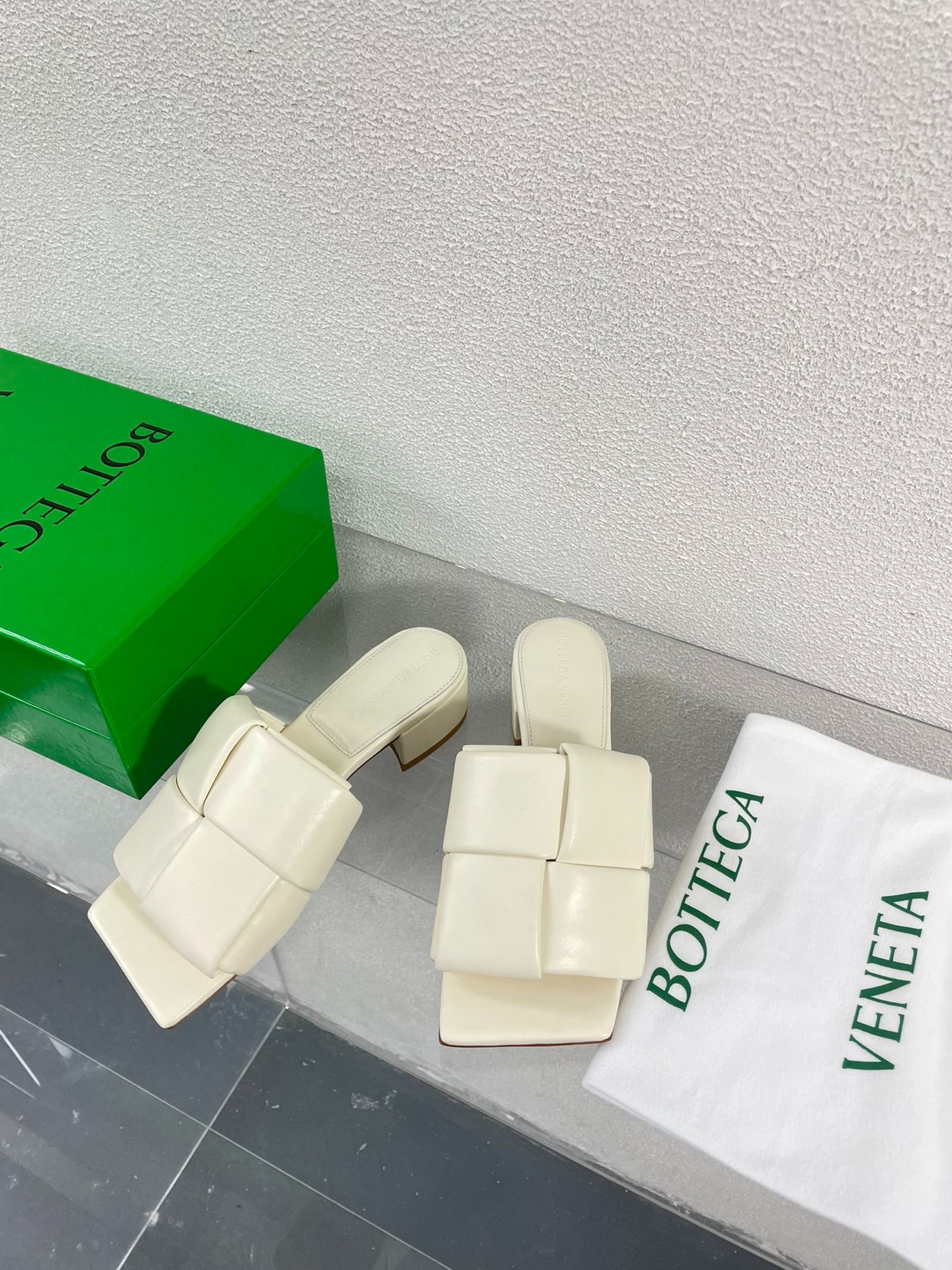 보테가베네타 PATCH 미들 슬리퍼