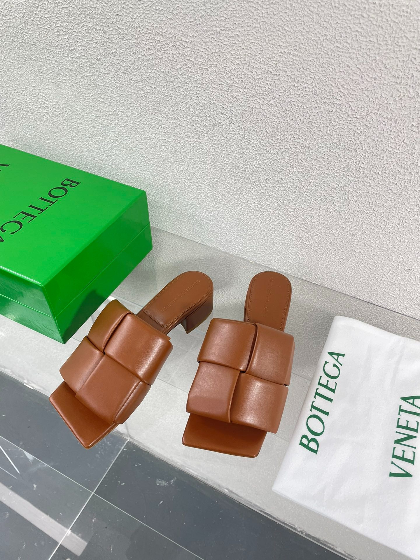 보테가베네타 PATCH 미들 슬리퍼