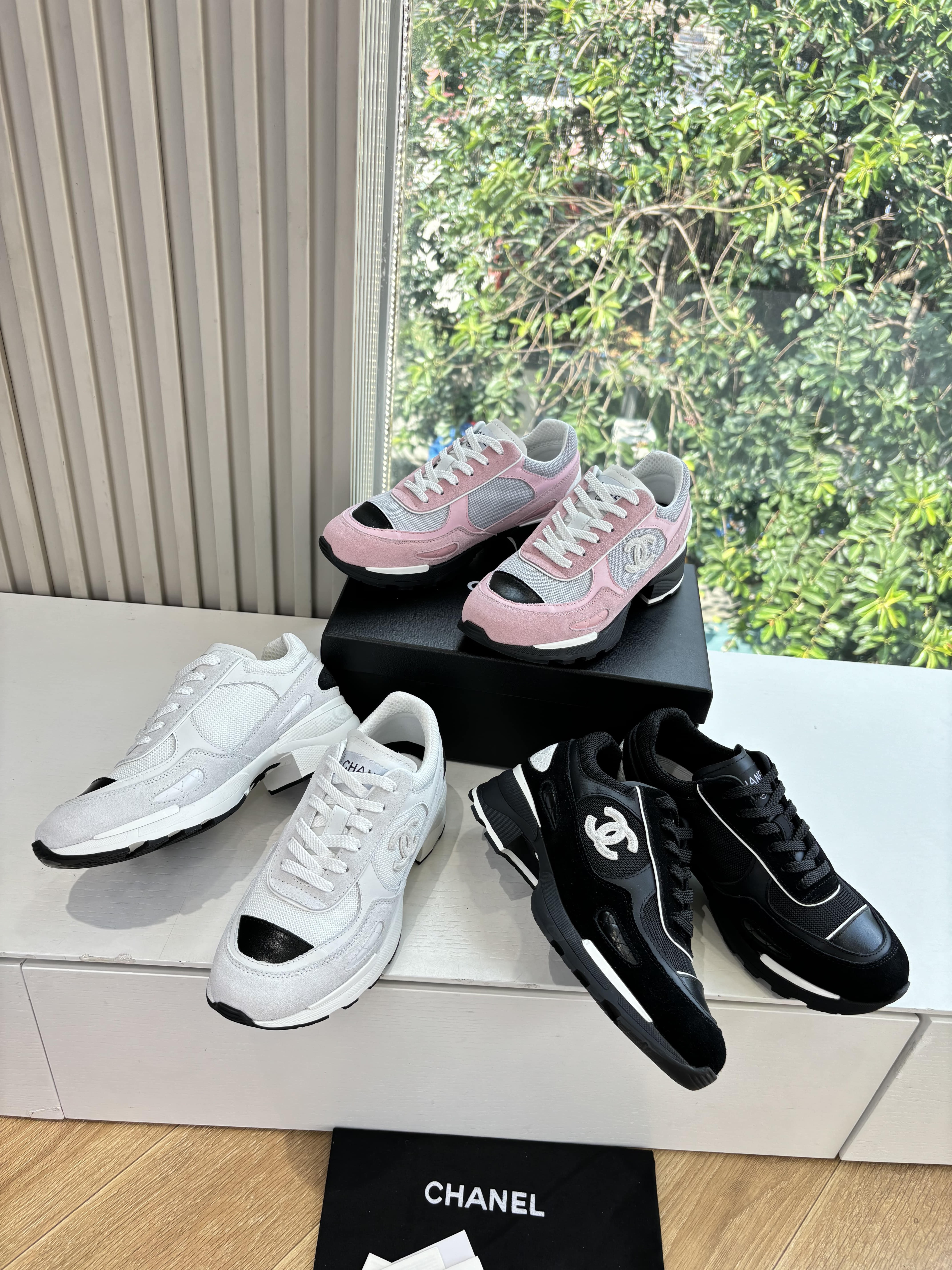 샤넬 25k 신상 하이탑 배색 스니커즈