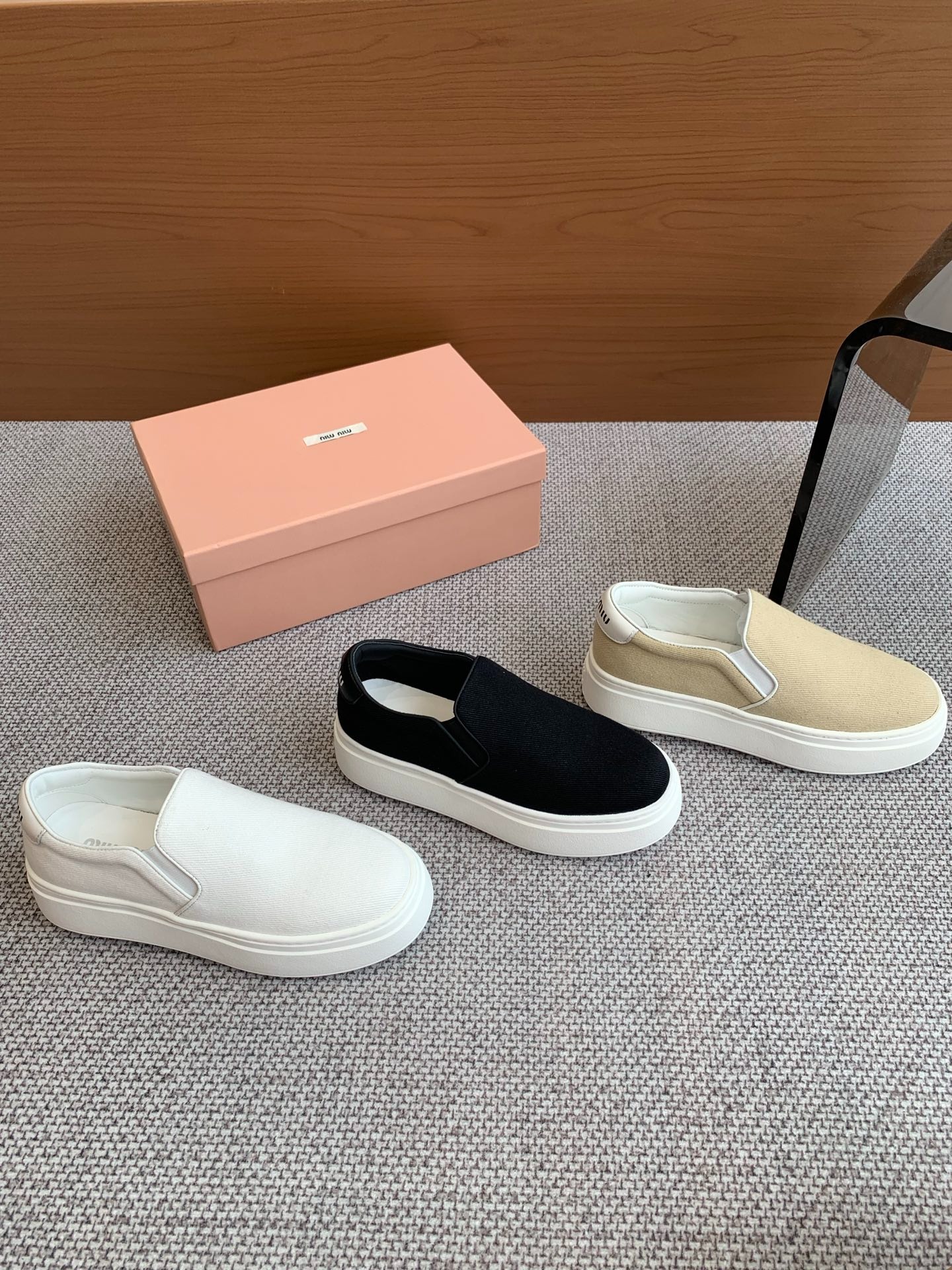 미우미우 봄여름 신상 통굽 스니커즈 프리미엄