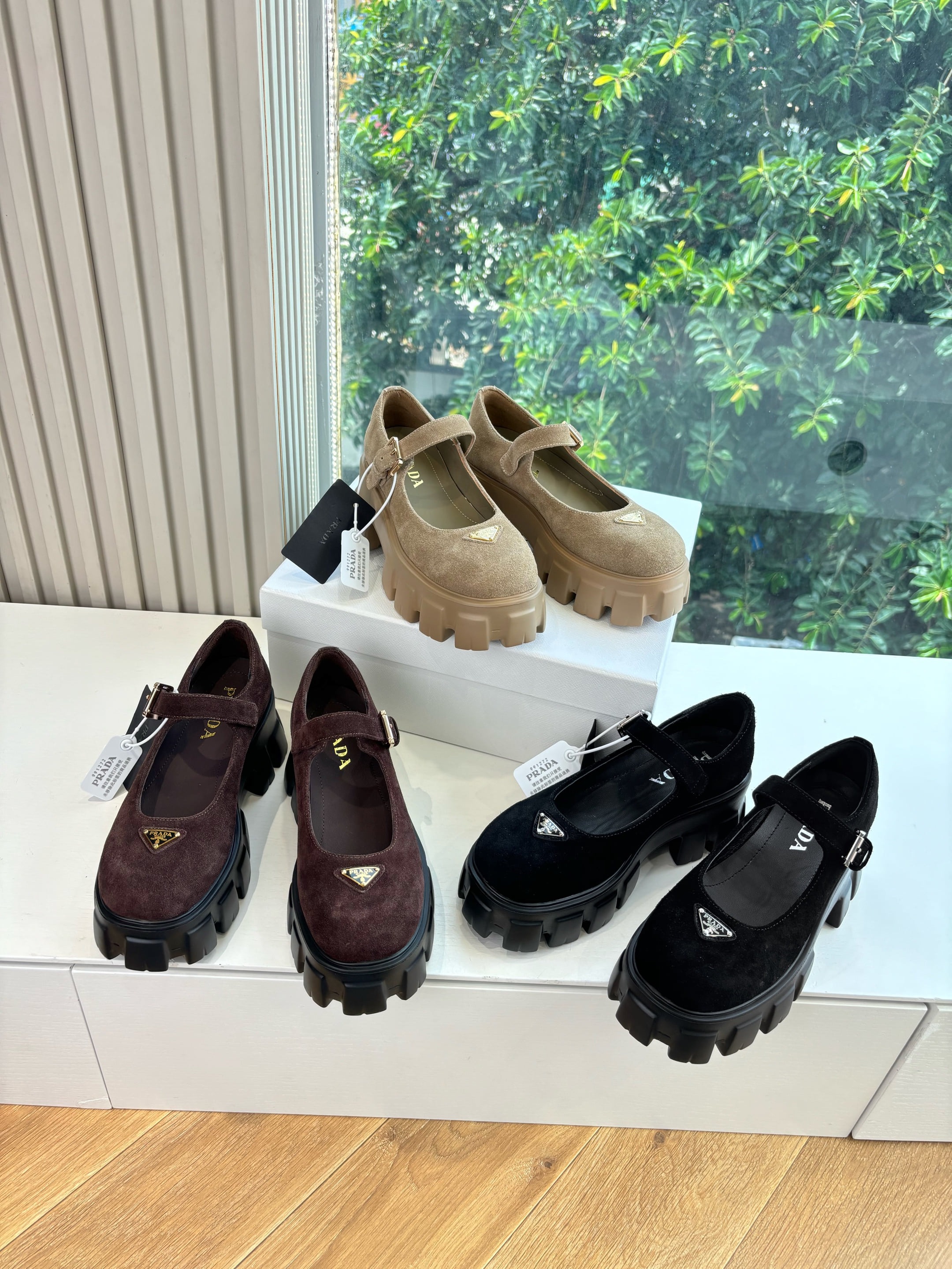 프라다 25Fw 최신 메리제인 통굽 펌프스 로퍼