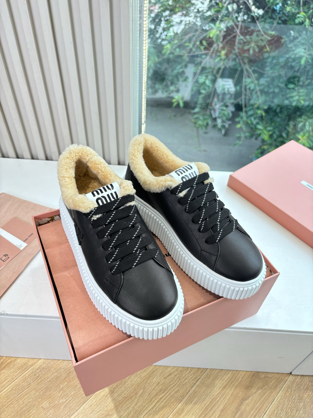 미우미우 25 신상 양털 단화