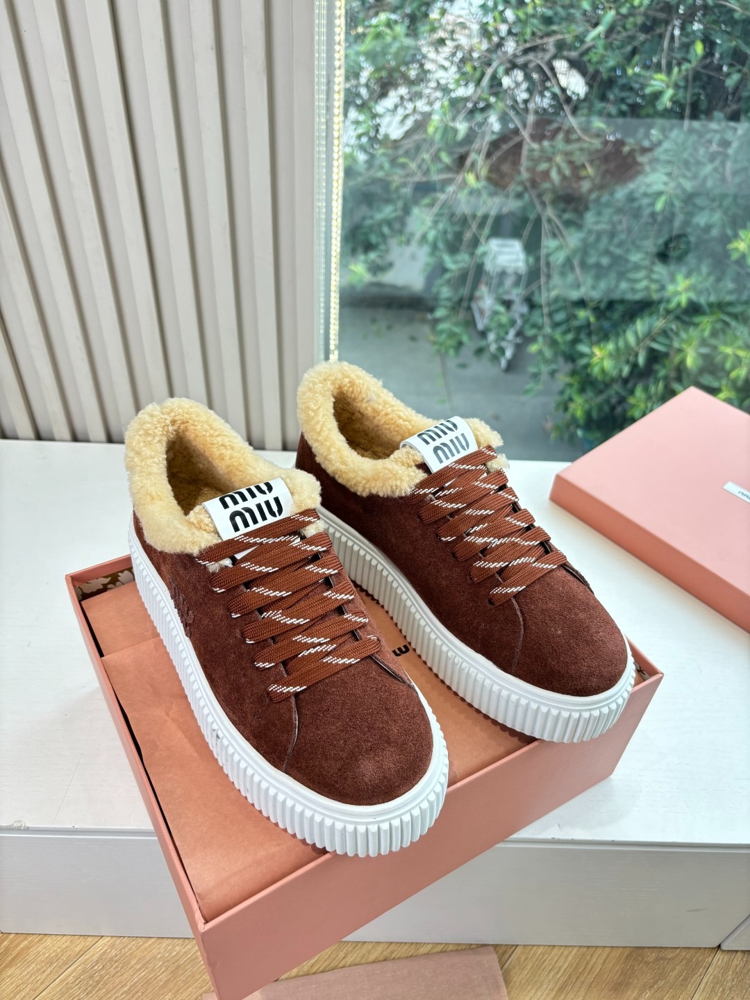 미우미우 25 신상 양털 단화