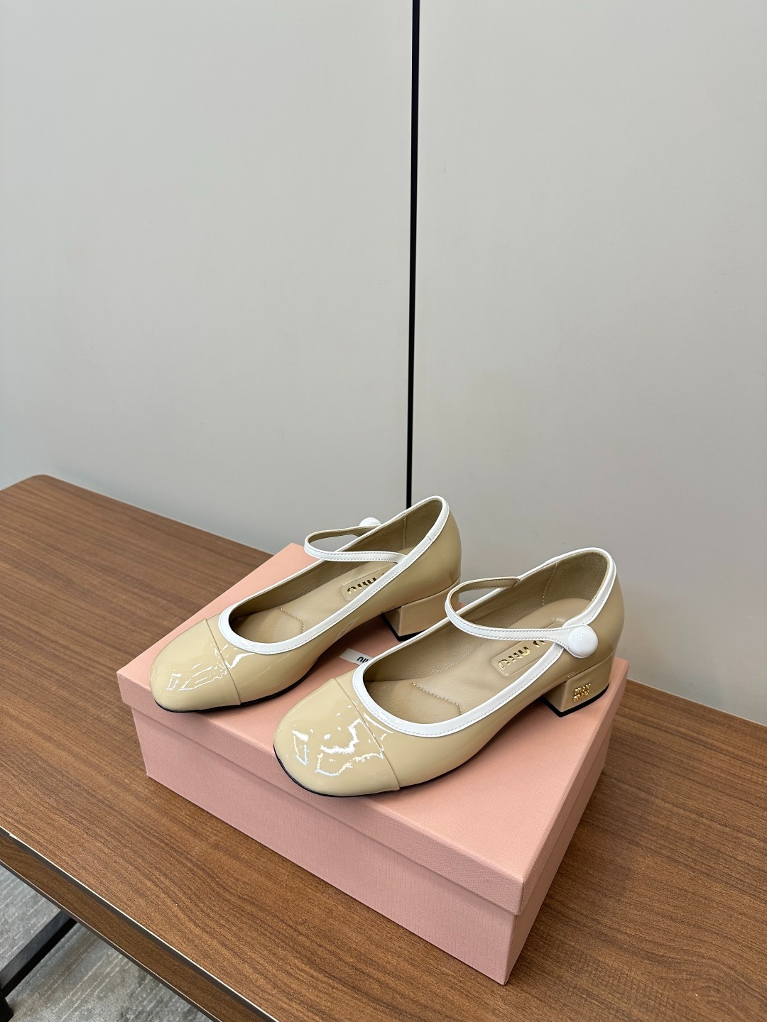 미우미우 2025 봄 신상 메리제인 플랫 슈즈