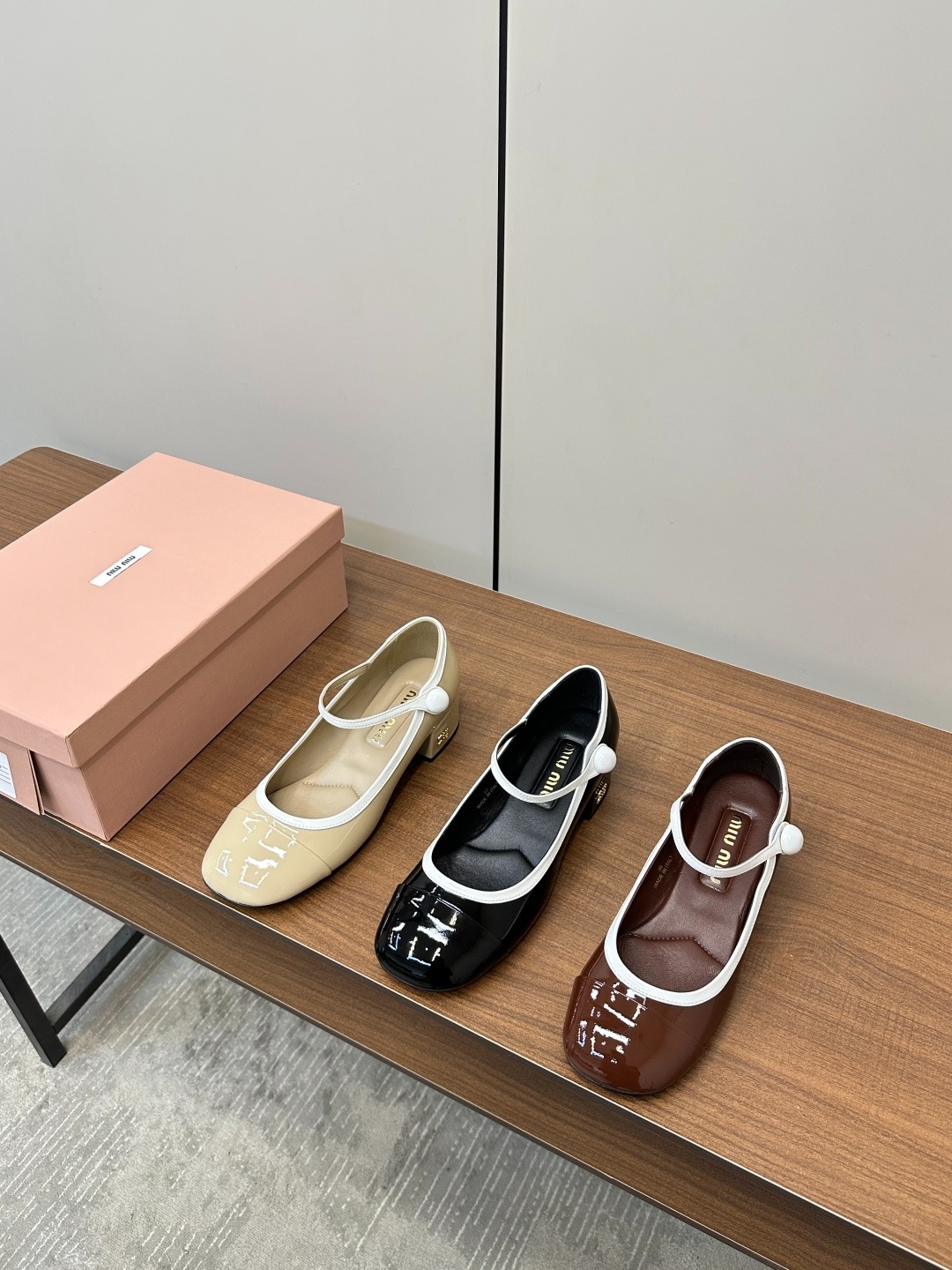 미우미우 2025 봄 신상 메리제인 플랫 슈즈