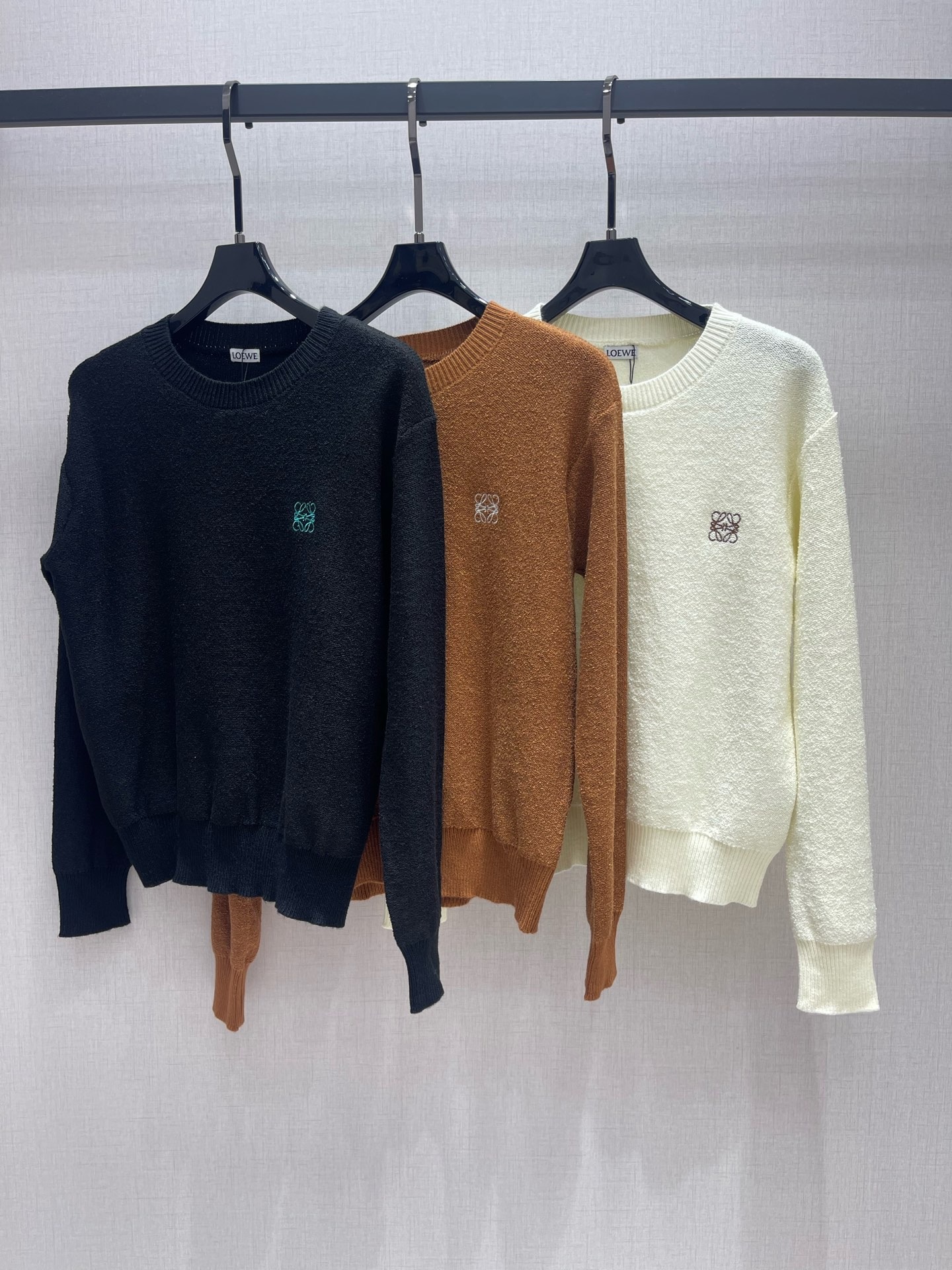 로에베 초봄 신상 울100% 라운드 니트 탑