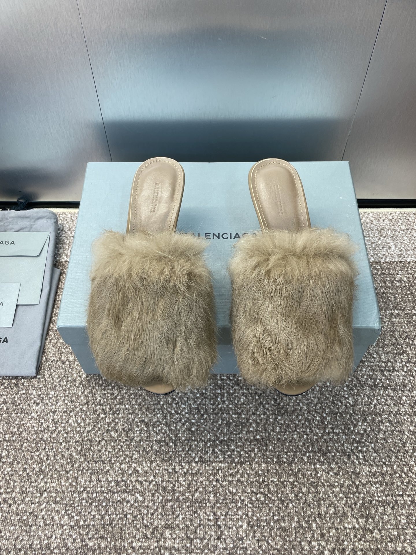 발렌시아가 25 신상 퍼 슬리퍼