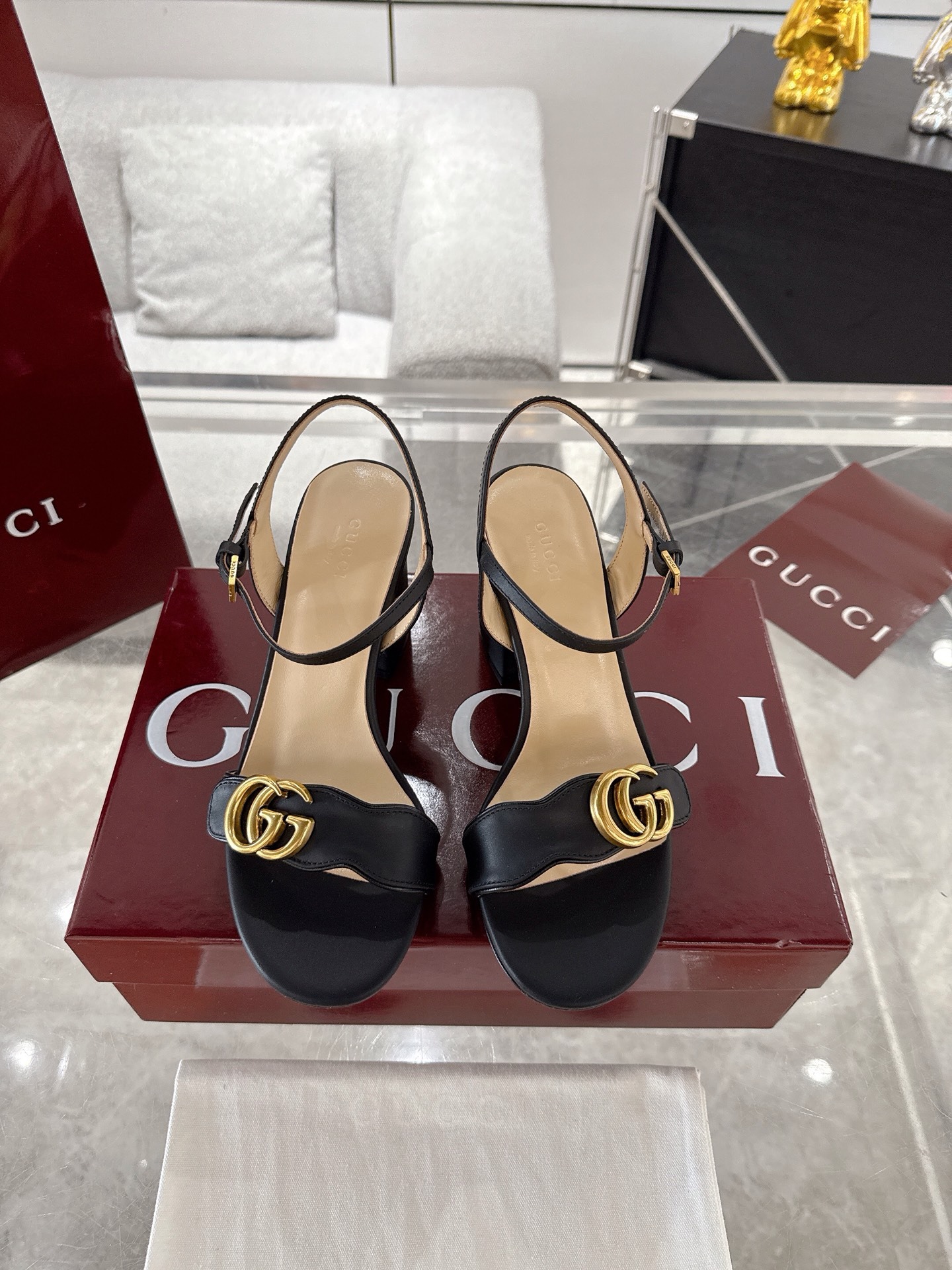 구찌 더블 G 버클 힐 스트랩 샌들