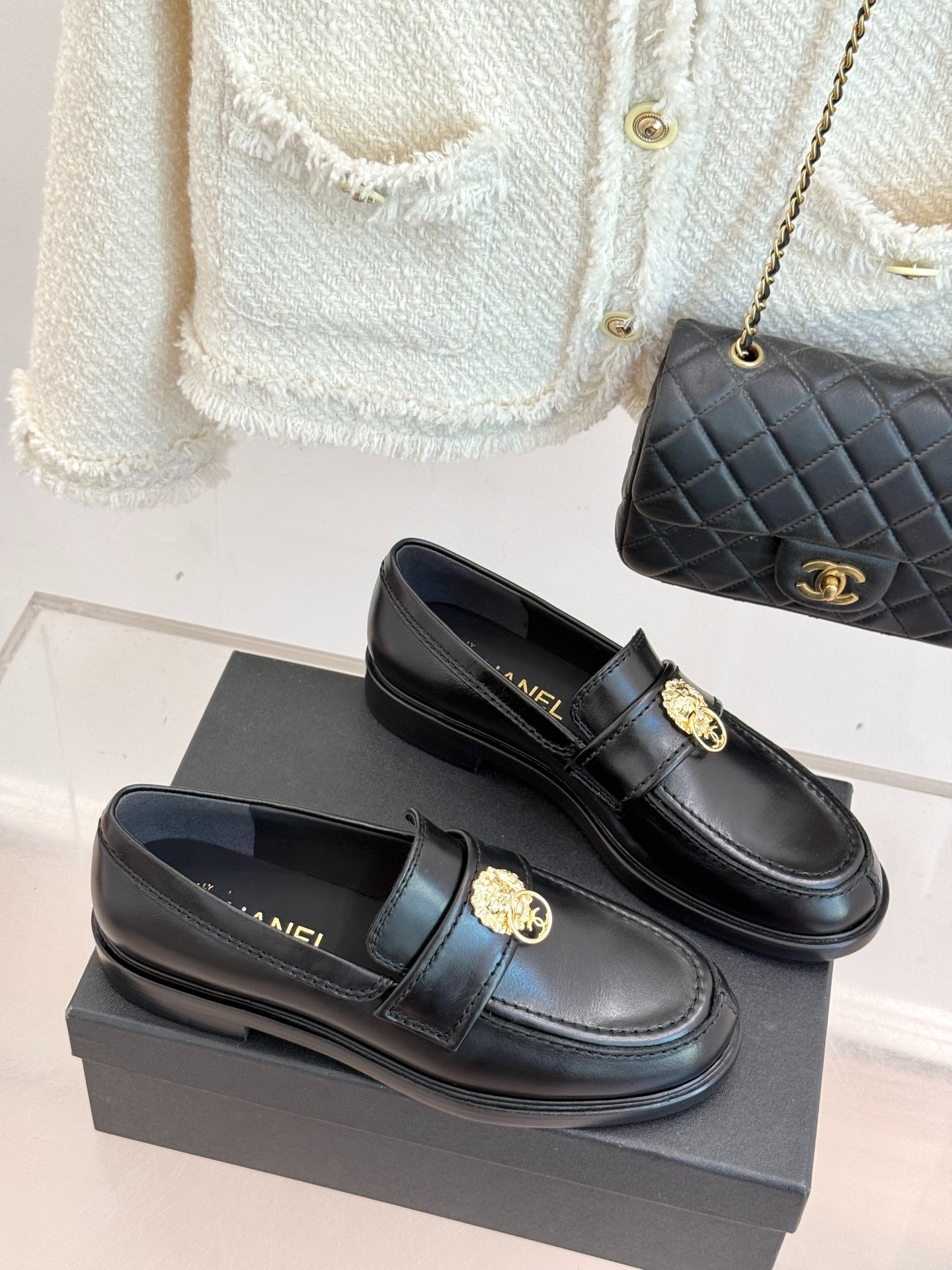 샤넬 25A 신상 더블C 빈티지 로퍼