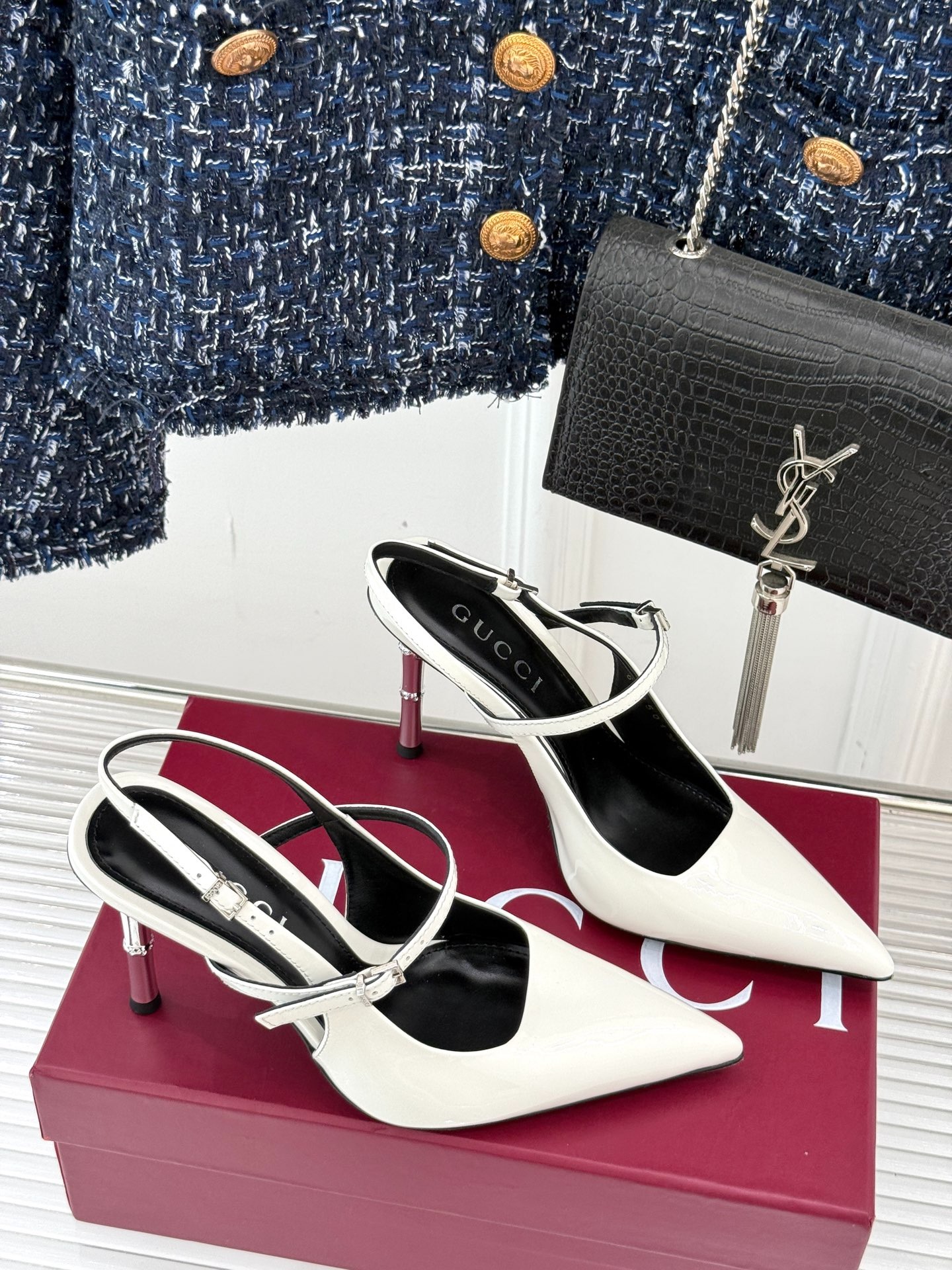 구찌 25S 여름 신상 메탈 굽 스트랩 샌들