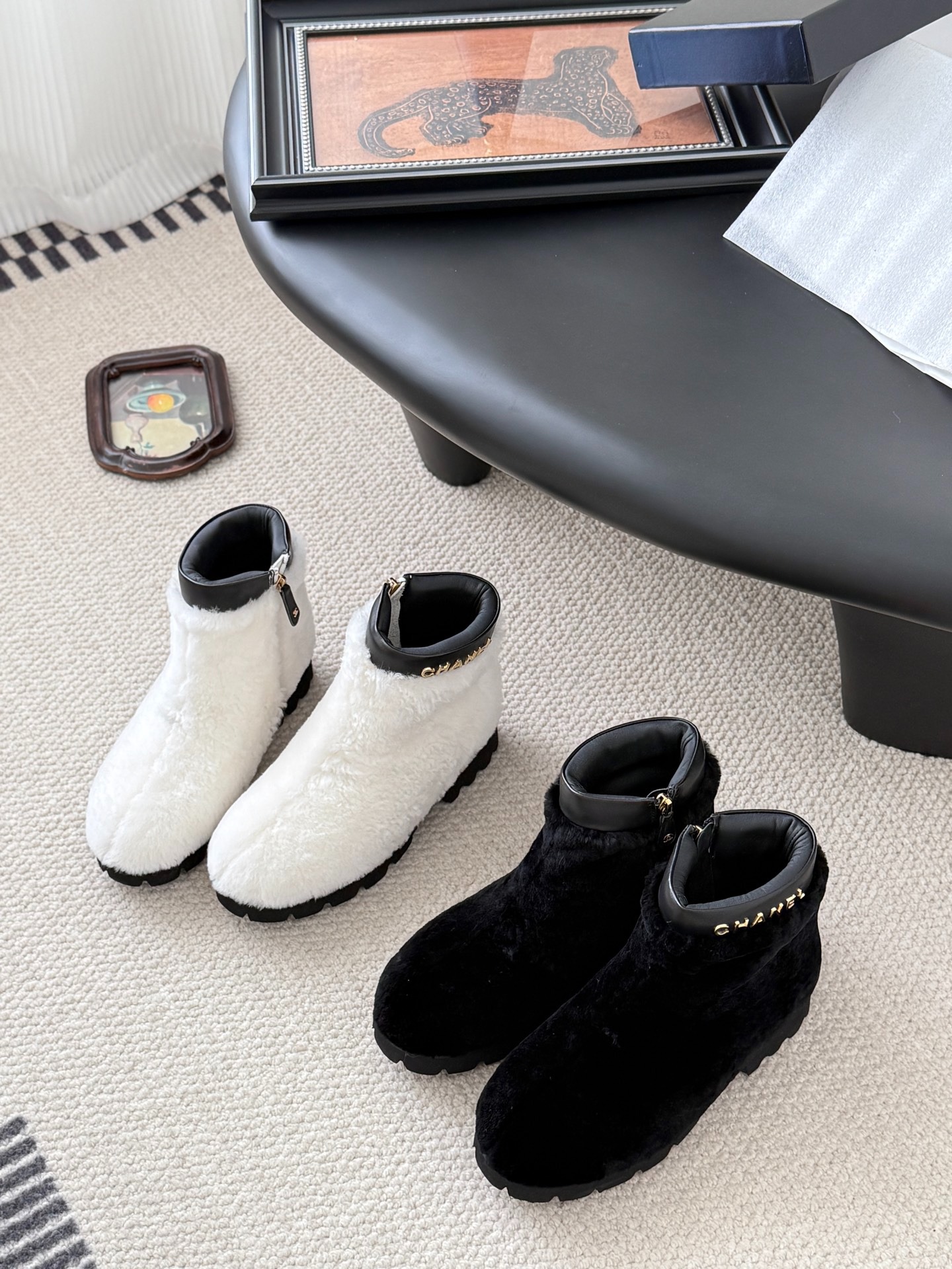 샤넬 25K 신상 뽀글이 앵클부츠